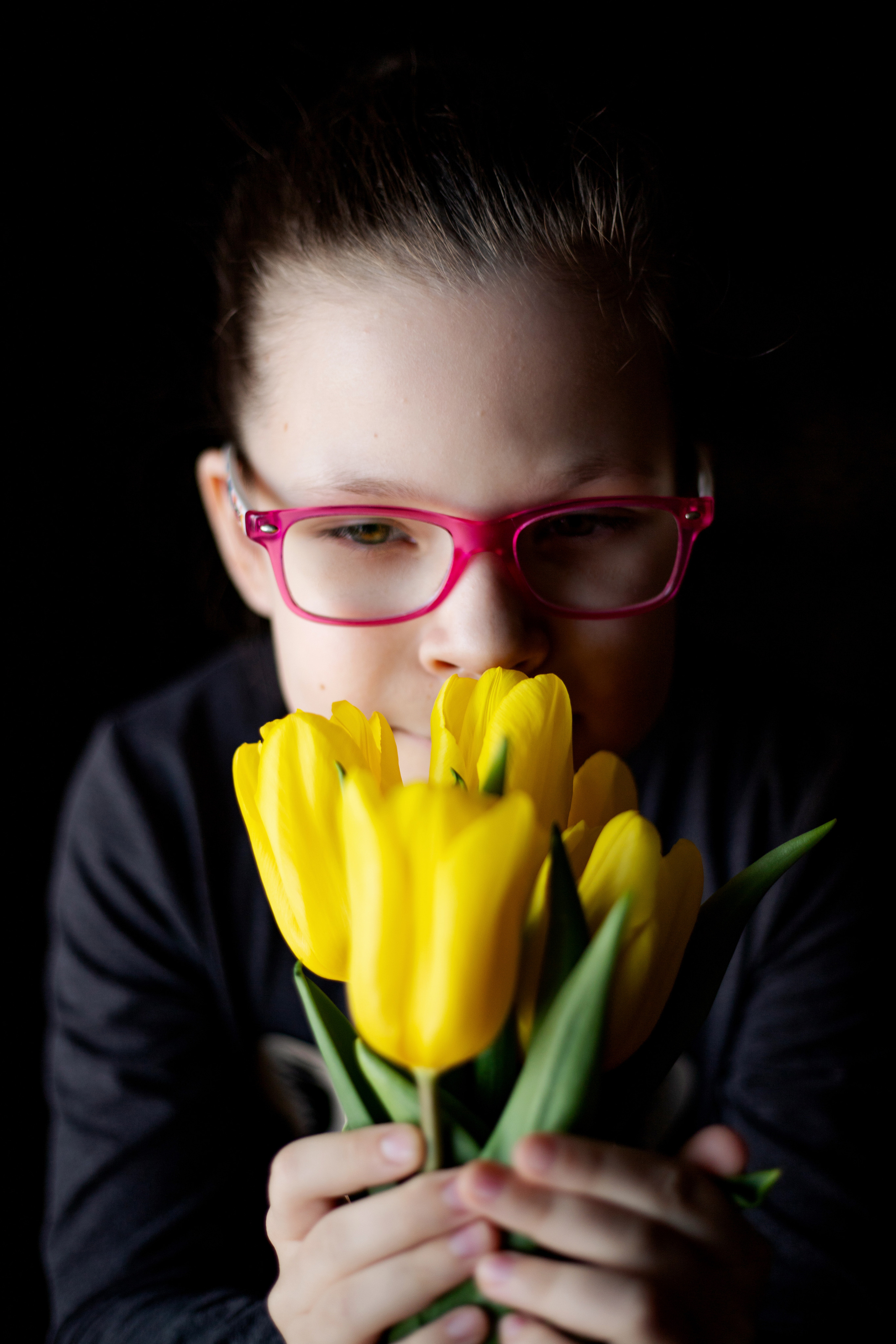 Домашняя съёмка. 8 Марта. Миланочка, Юля, Вероника. Март 2022. Фотограф Пермь. Свадьбы. Семья и дети, школа, д. сад. Фотокниги