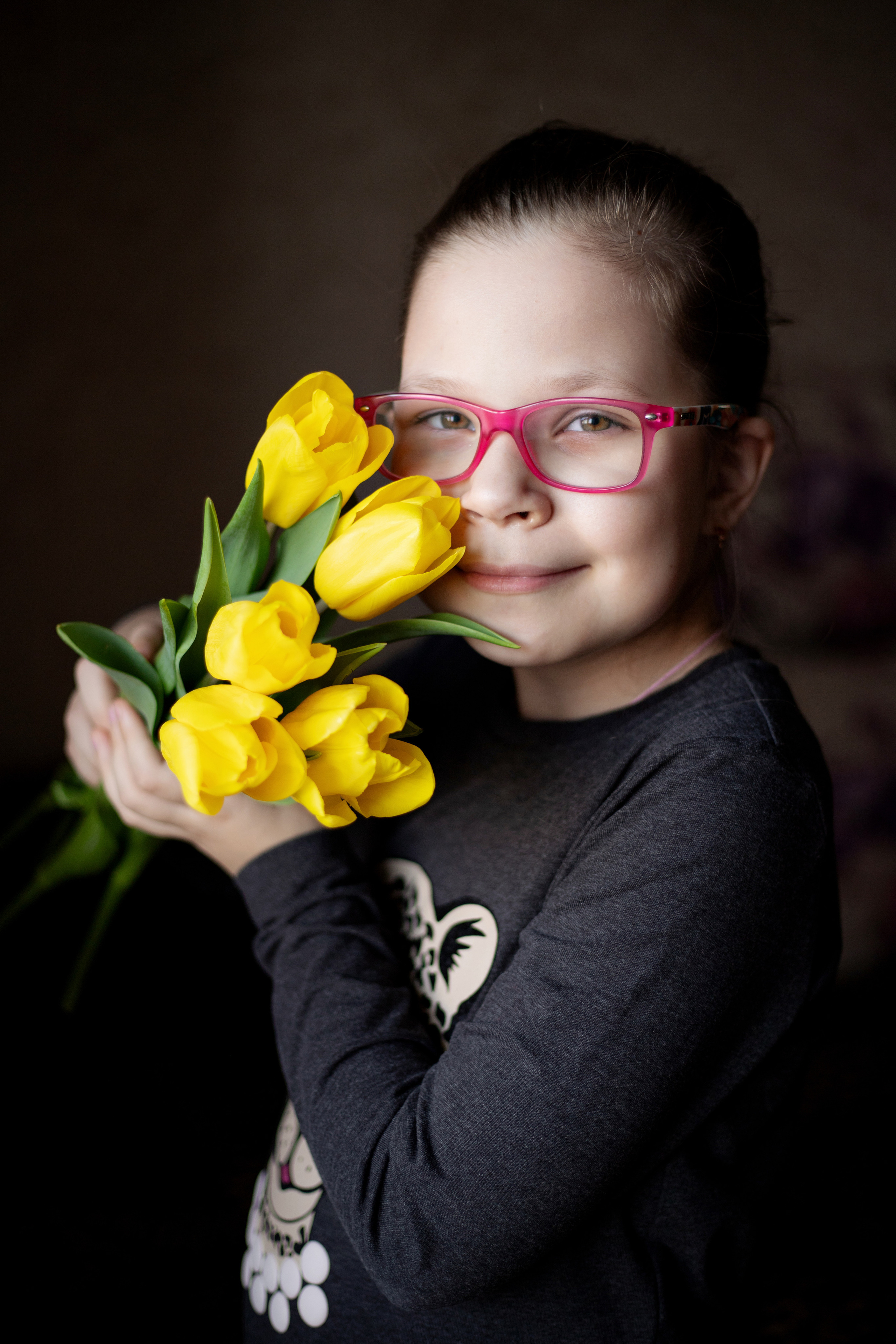 Домашняя съёмка. 8 Марта. Миланочка, Юля, Вероника. Март 2022. Фотограф Пермь. Свадьбы. Семья и дети, школа, д. сад. Фотокниги