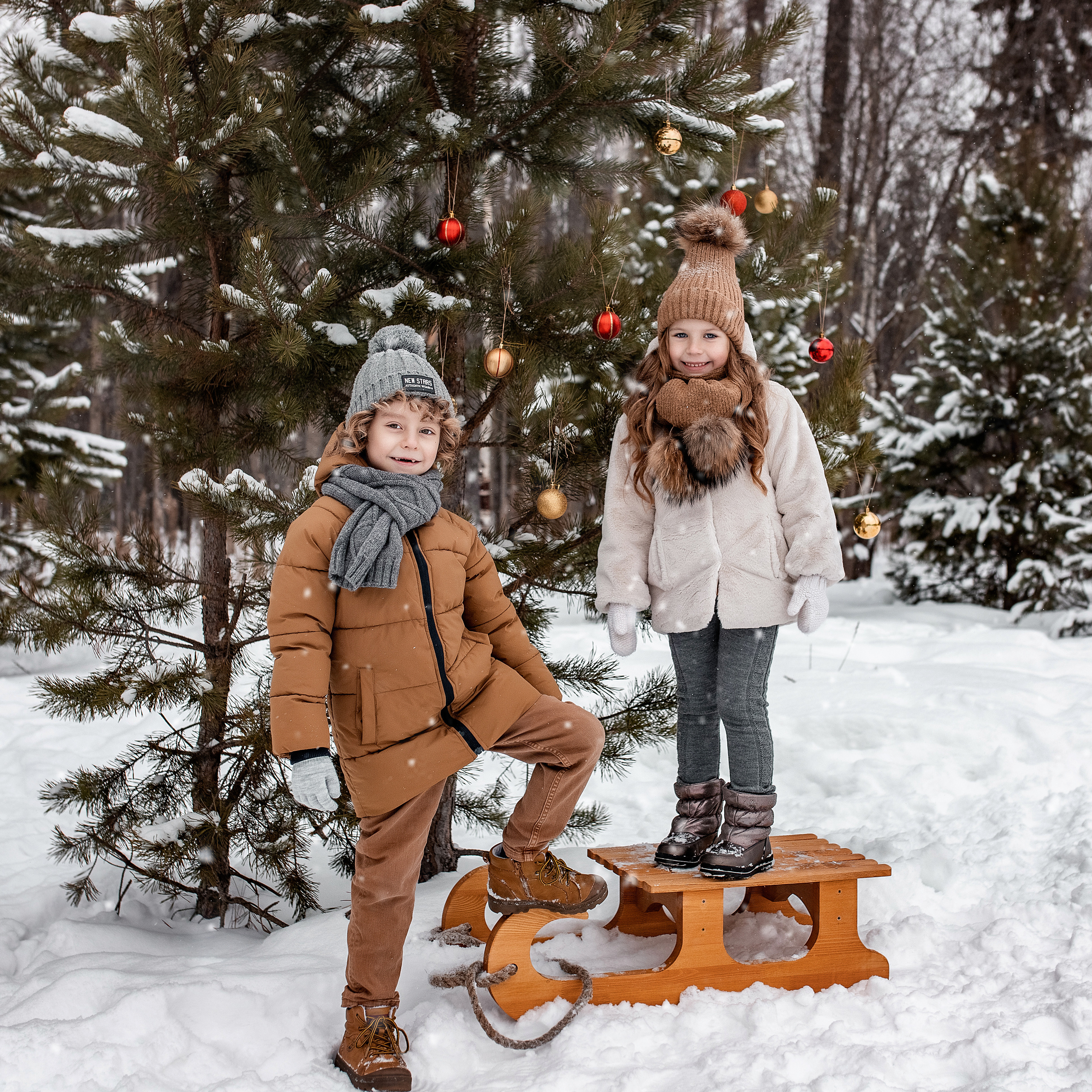 Черняевский лес. Февраль 2022. Глеб и Марго. Фотограф Пермь. Свадьбы. Семья и дети, школа, д. сад. Фотокниги