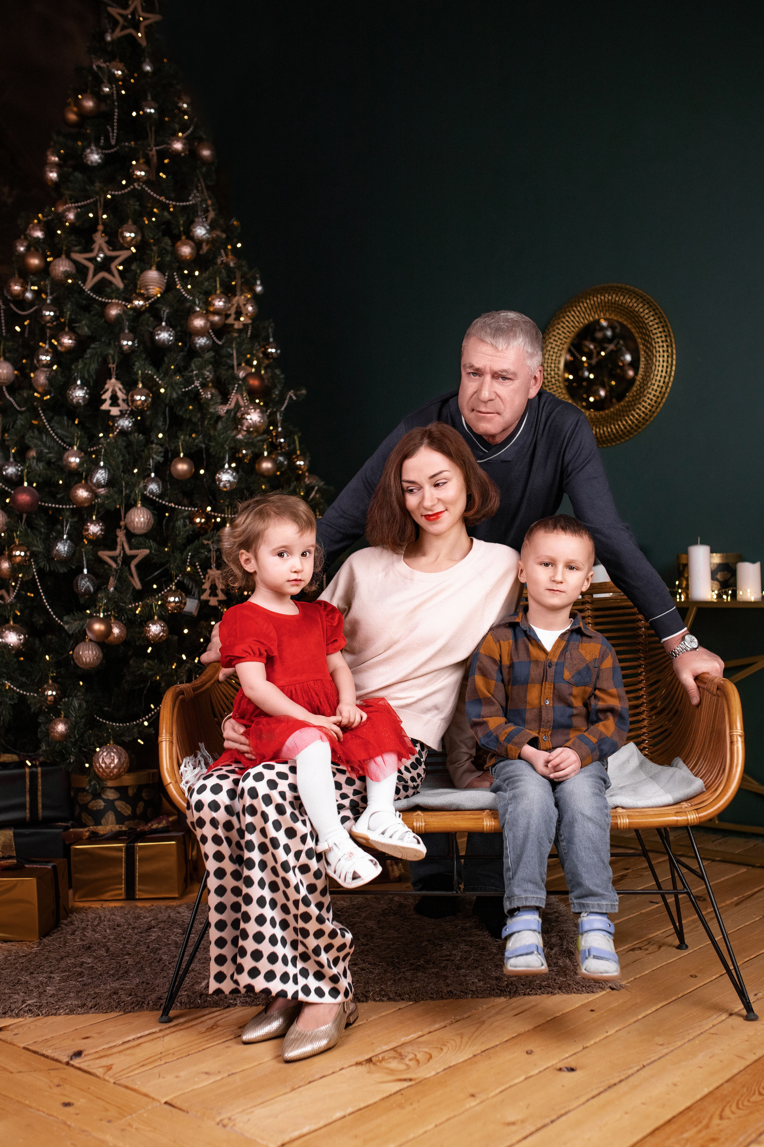 Студия Престиж. Зал Мега. Семья Журковских. Ноябрь 2021. Фотограф Пермь. Свадьбы. Семья и дети, школа, д. сад. Фотокниги