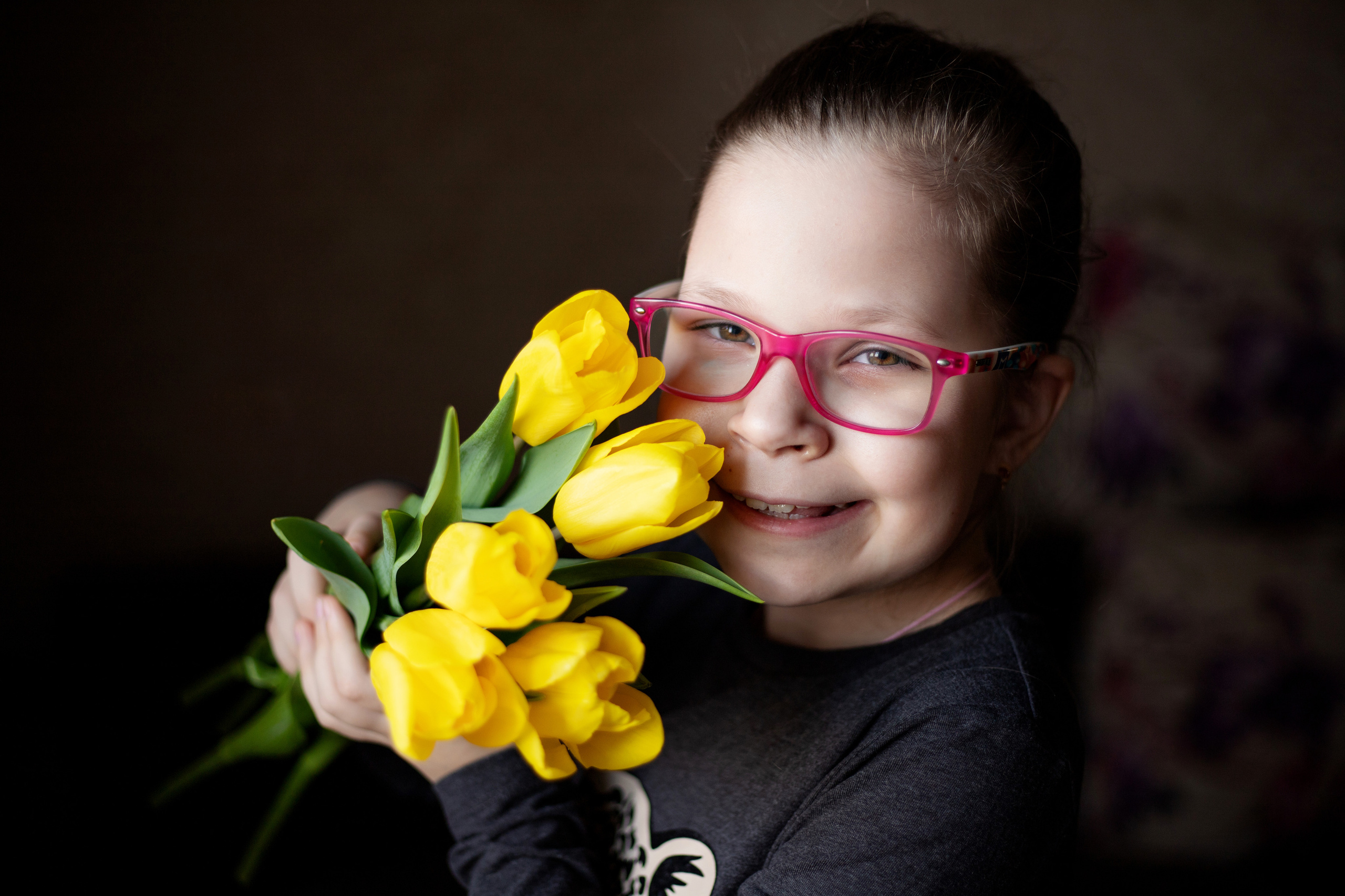 Домашний портрет с тюльпанами Фотограф Пермь