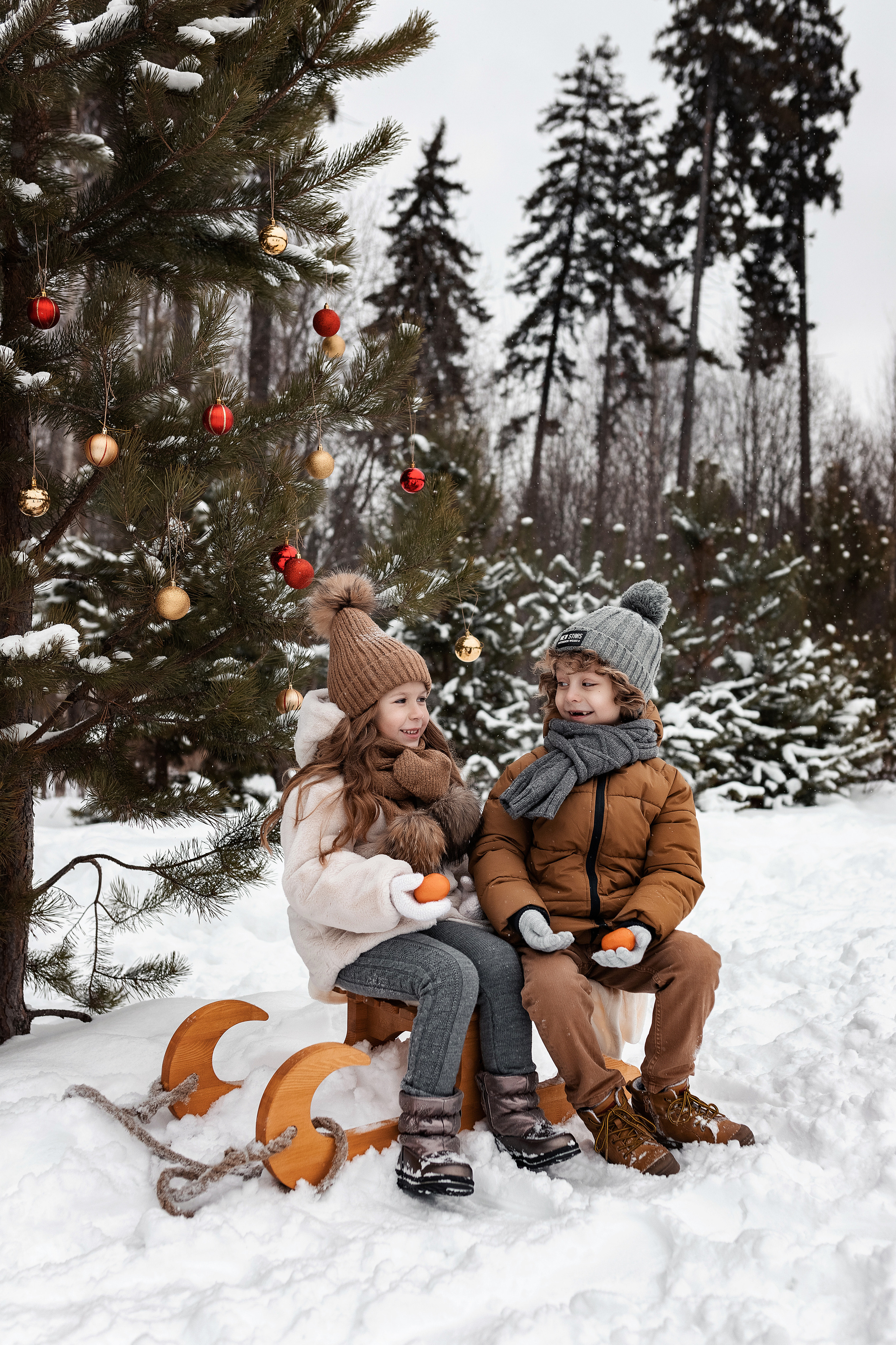 Черняевский лес. Февраль 2022. Глеб и Марго. Фотограф Пермь. Свадьбы. Семья и дети, школа, д. сад. Фотокниги