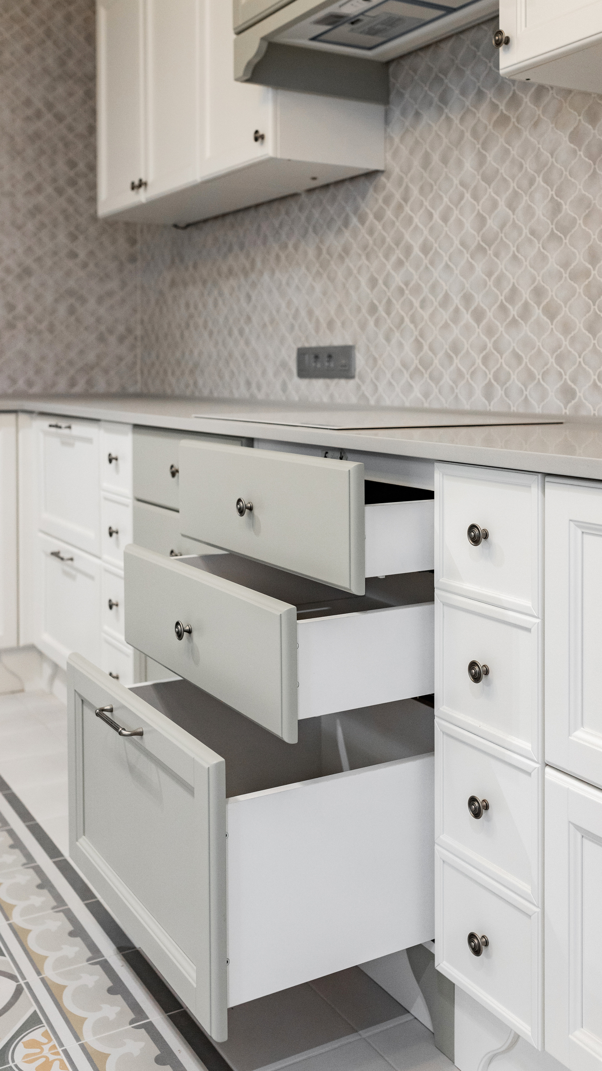 Интерьер в квартире (кухня, прихожая). Декабрь 2021. Фотограф Пермь. Свадьбы. Семья и дети, школа, д. сад. Фотокниги