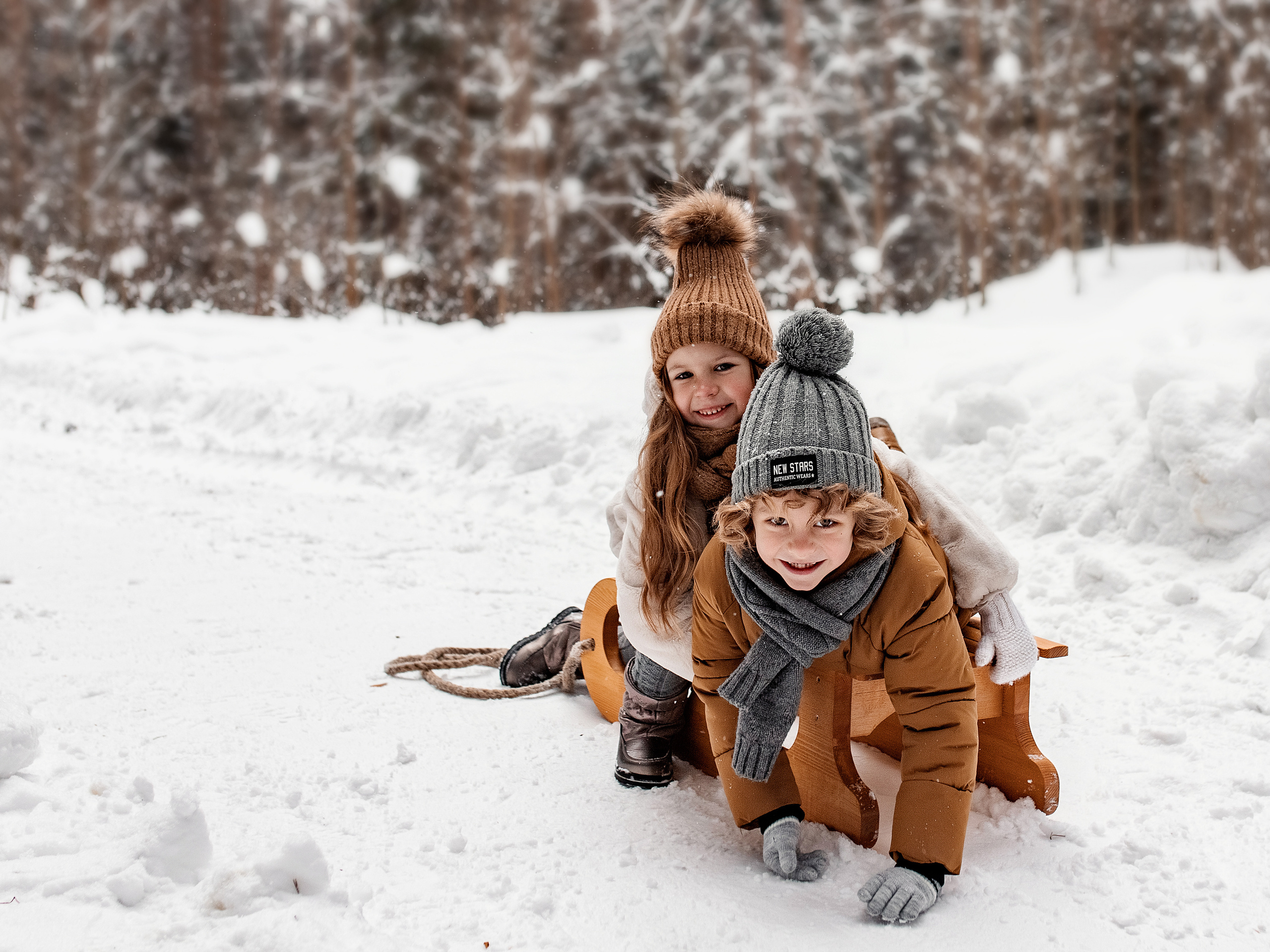 Черняевский лес. Февраль 2022. Глеб и Марго. Фотограф Пермь. Свадьбы. Семья и дети, школа, д. сад. Фотокниги