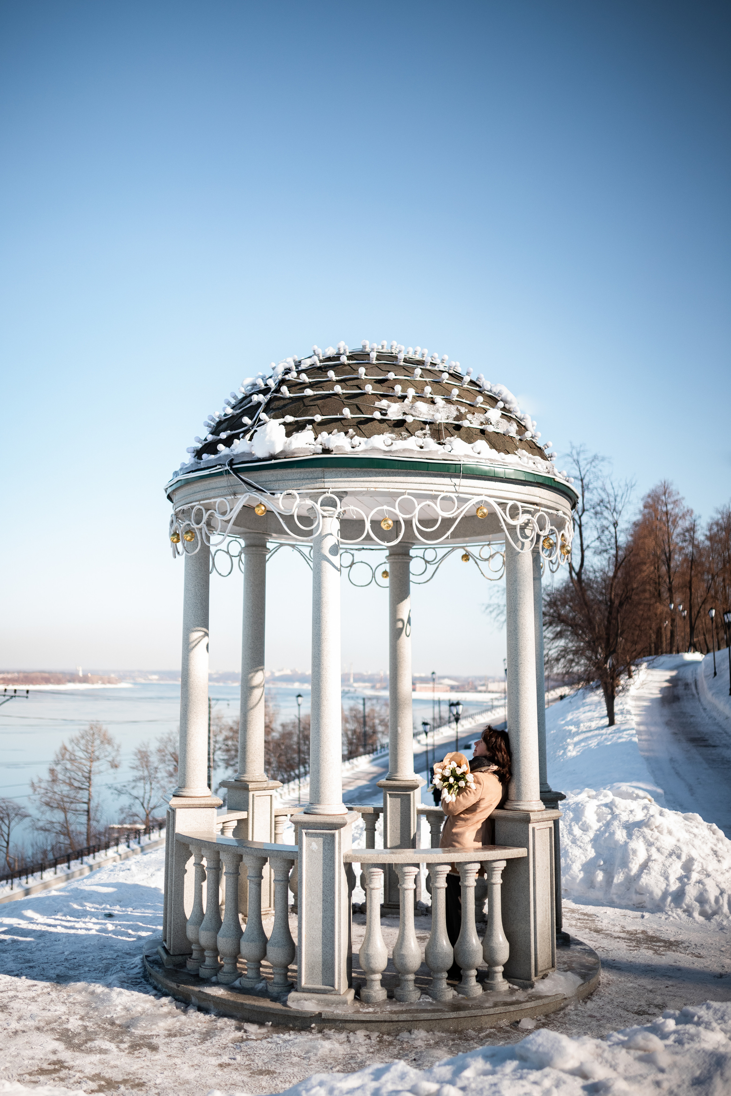 Фотопрогулка зимой с тюльпанами. Фотограф Пермь