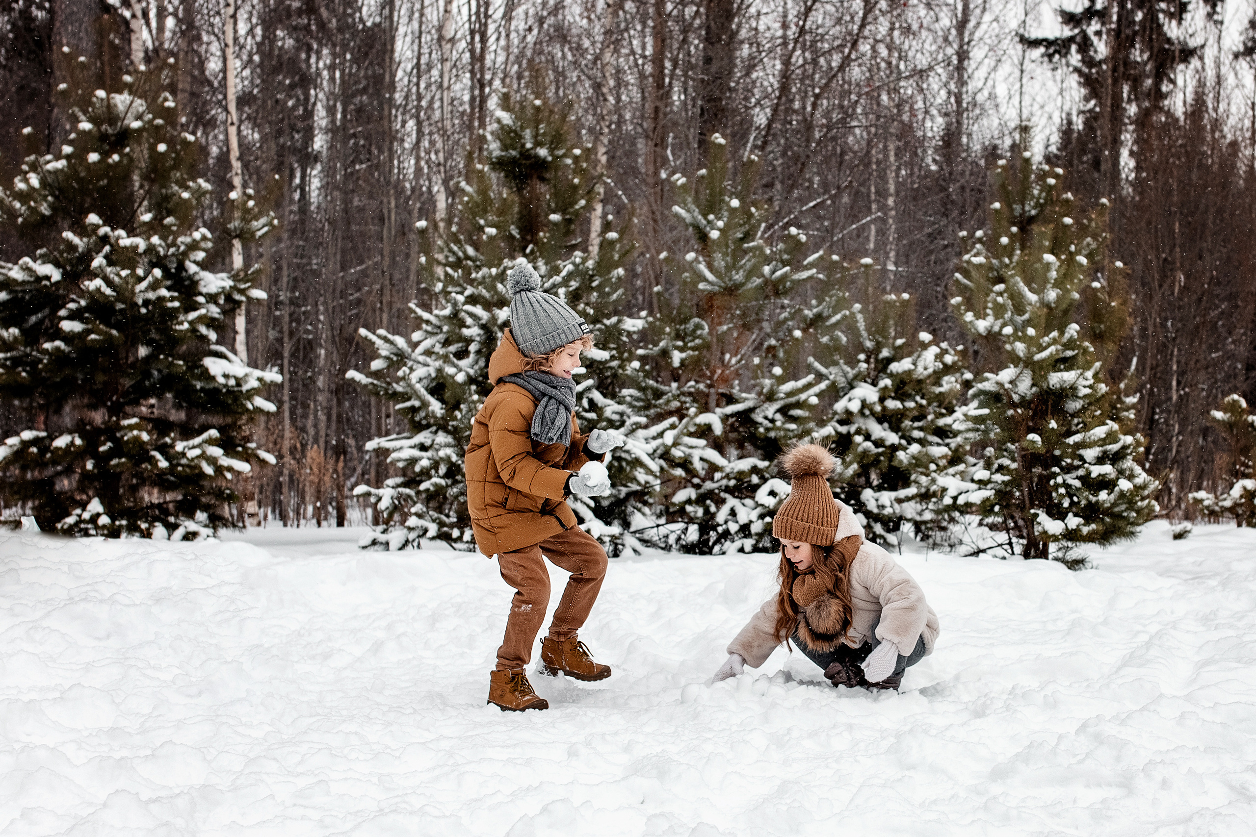 Черняевский лес. Февраль 2022. Глеб и Марго. Фотограф Пермь. Свадьбы. Семья и дети, школа, д. сад. Фотокниги