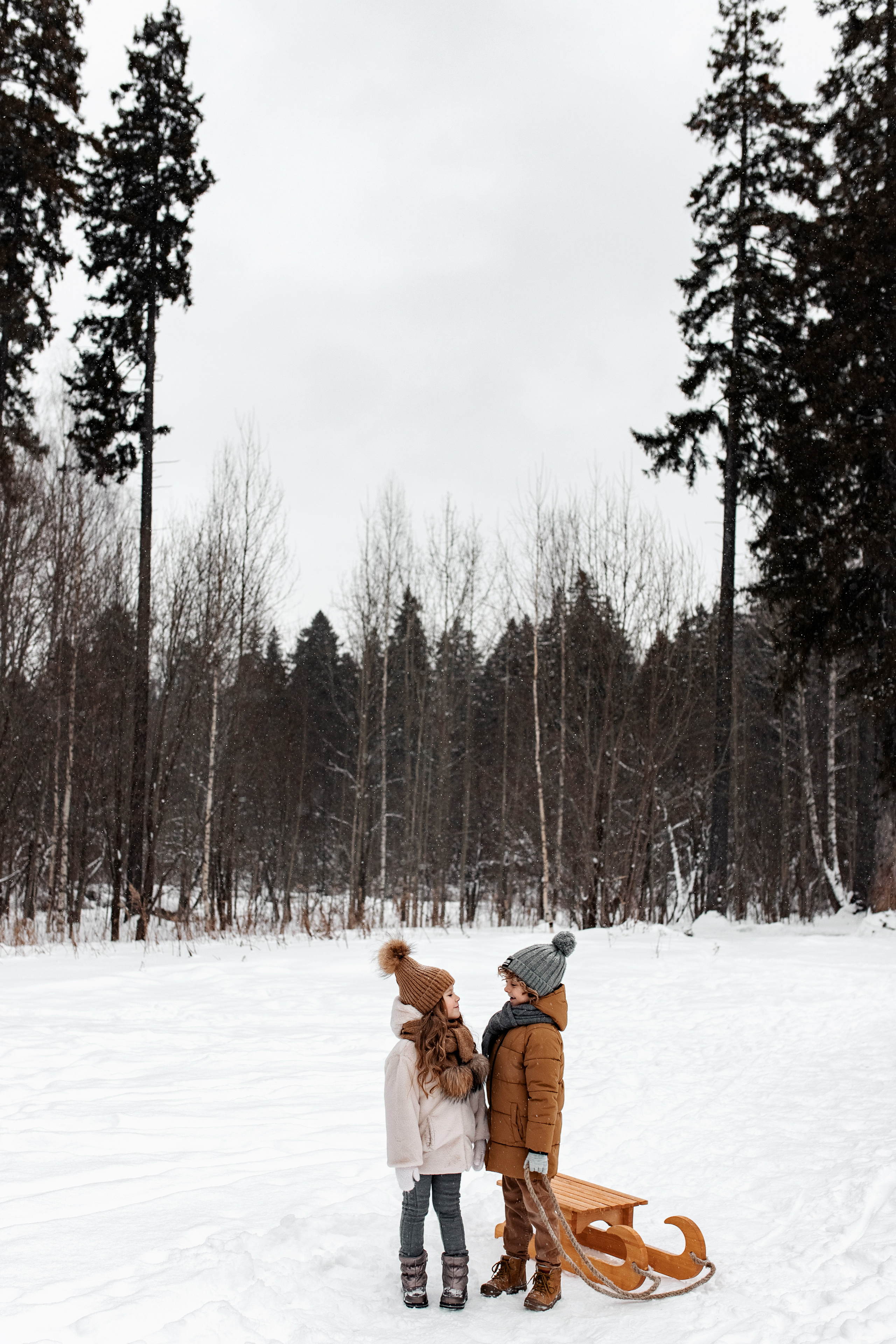 Черняевский лес. Февраль 2022. Глеб и Марго. Фотограф Пермь. Свадьбы. Семья и дети, школа, д. сад. Фотокниги