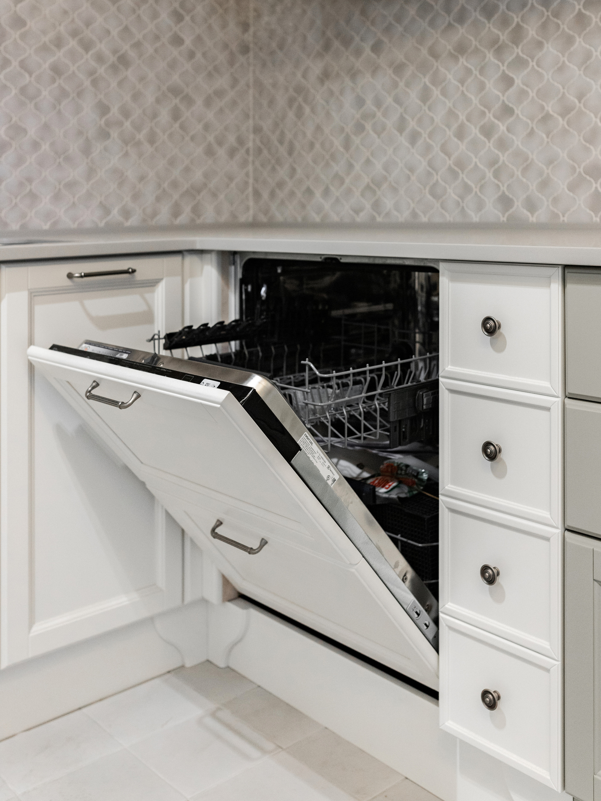 Интерьер в квартире (кухня, прихожая). Декабрь 2021. Фотограф Пермь. Свадьбы. Семья и дети, школа, д. сад. Фотокниги