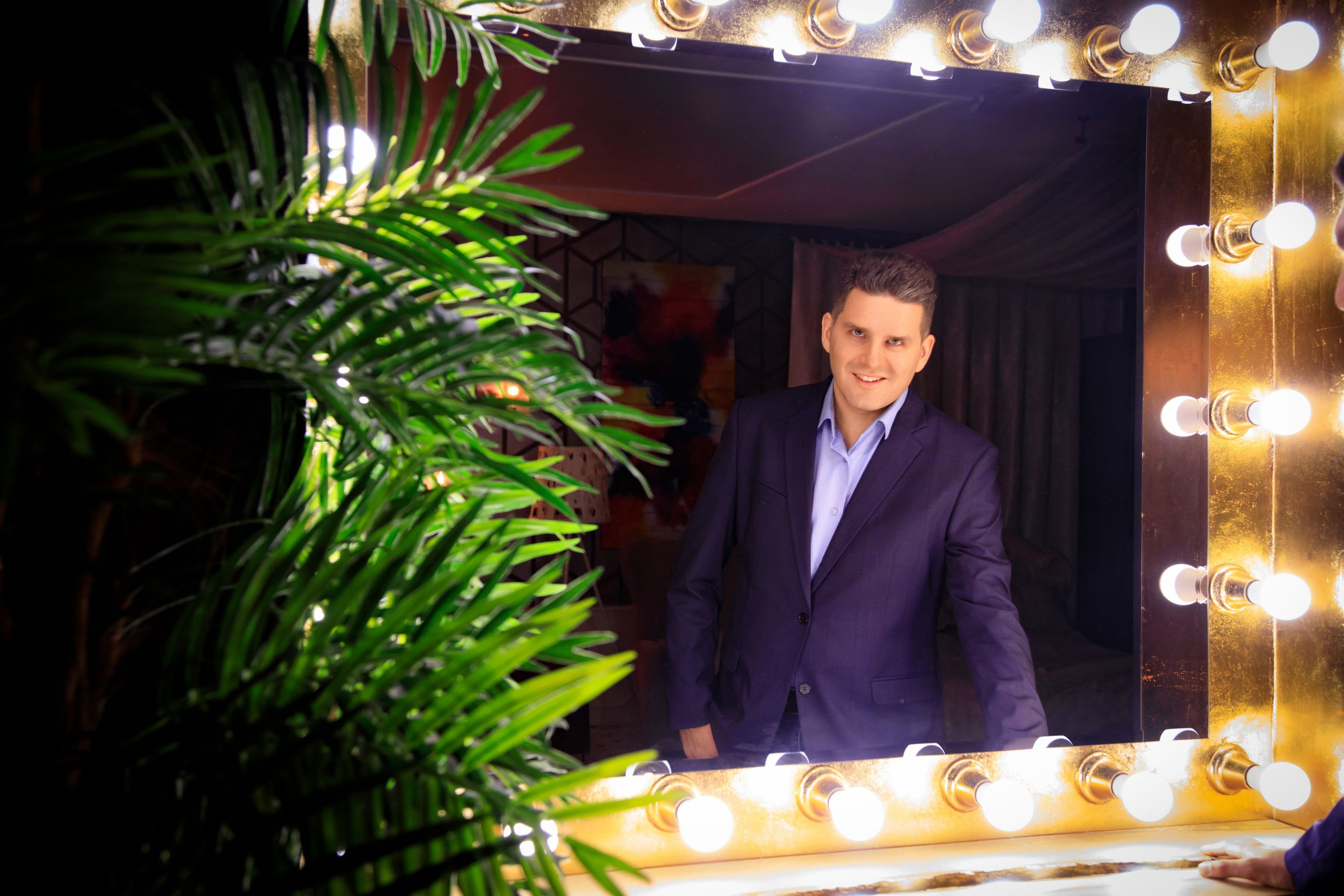 Профессиональная мужская фотосессия в Fotogen: Ваша история в кадре. Интерьерная фотостудия FOTOGEN г. Краснодар