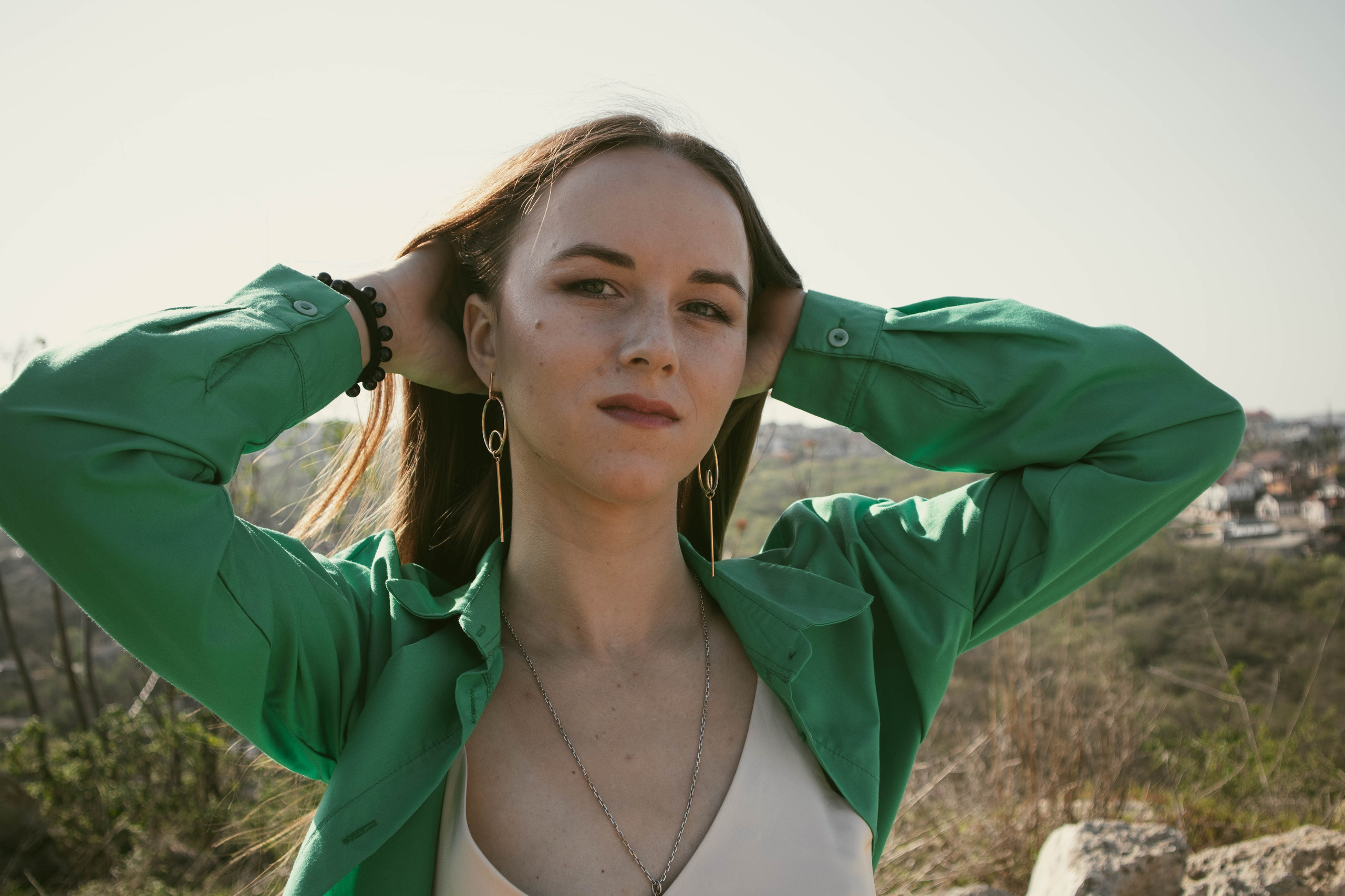 «Деревья шепчут, горы молчат». Уличный фотограф Города N