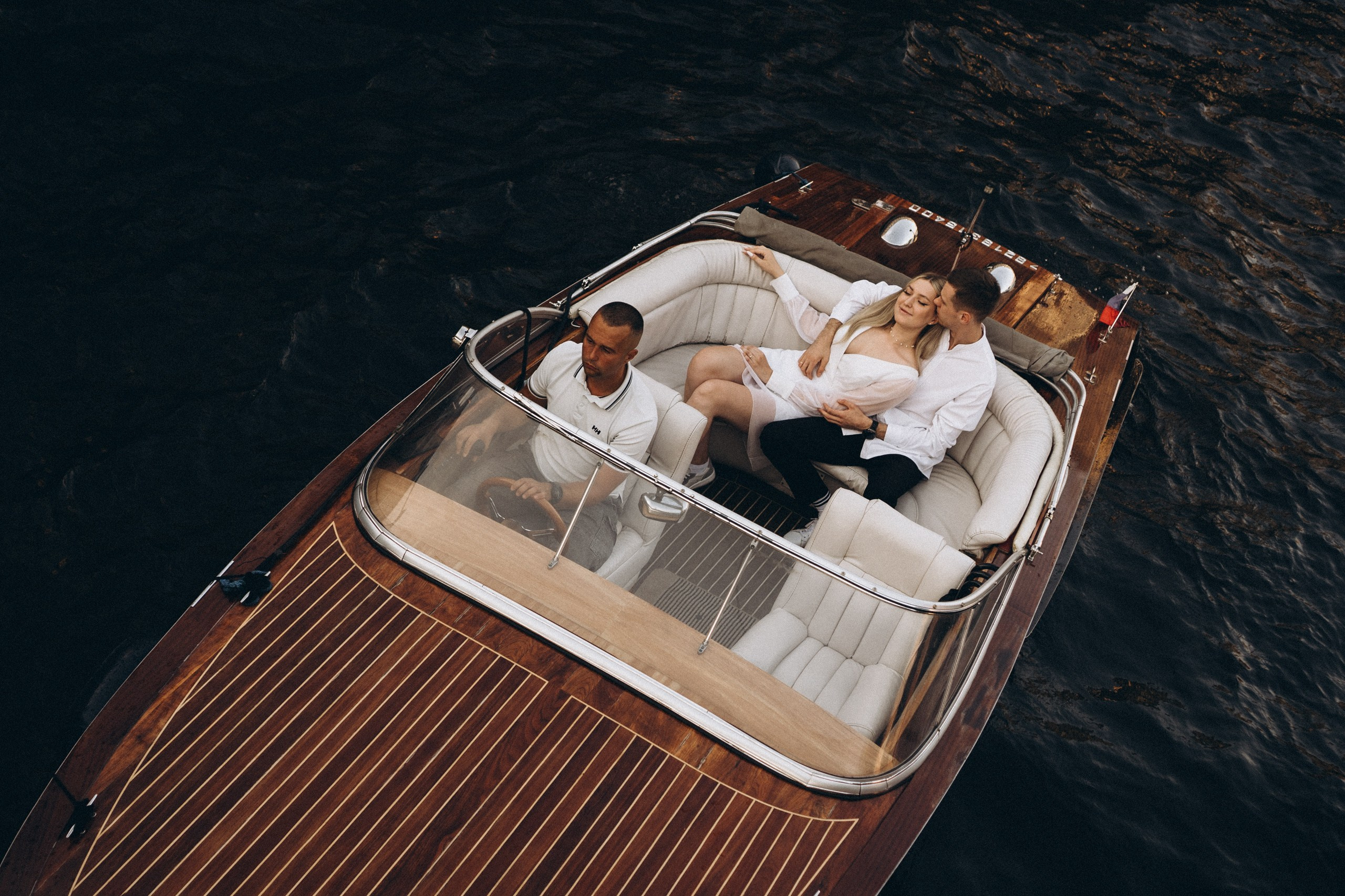 СВАДЕНБНАЯ СЬЕМКА НА КАТЕРЕ ПО КАНАЛАМ САНКТ-ПЕТЕРБУРГА И В АКВАТОРИИ НЕВЫ. Профессиональный фотограф, Санкт-Петербург — Виктория Богомолова