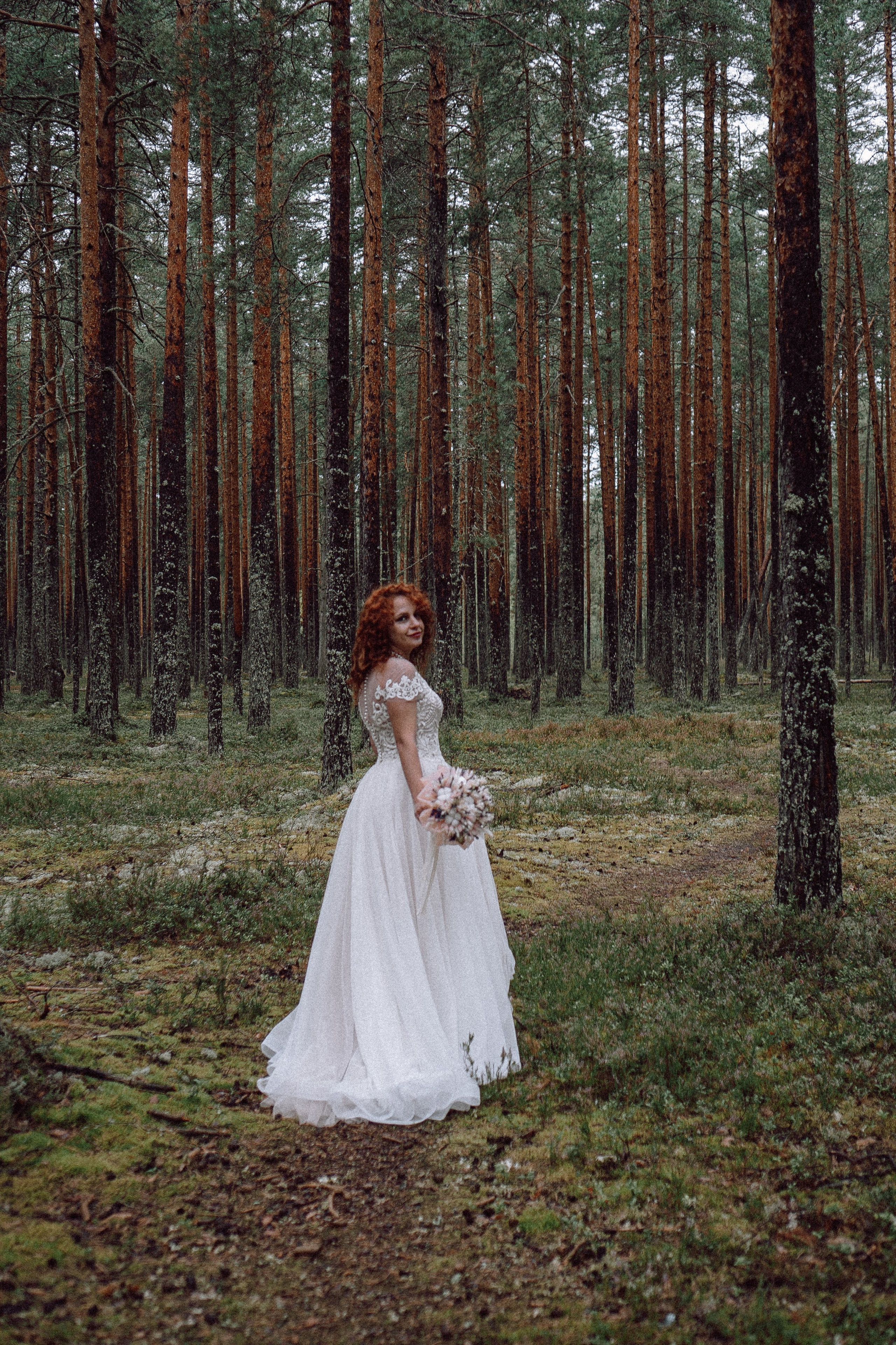 СВАДЕБНАЯ ФОТОСЕССИИЯ ПАРЫ В ГОРОДЕ ПРИОЗЕРСК В СОСНОВОМ ЛЕСУ И С ПИКАПОМ. Профессиональный фотограф, Санкт-Петербург — Виктория Богомолова
