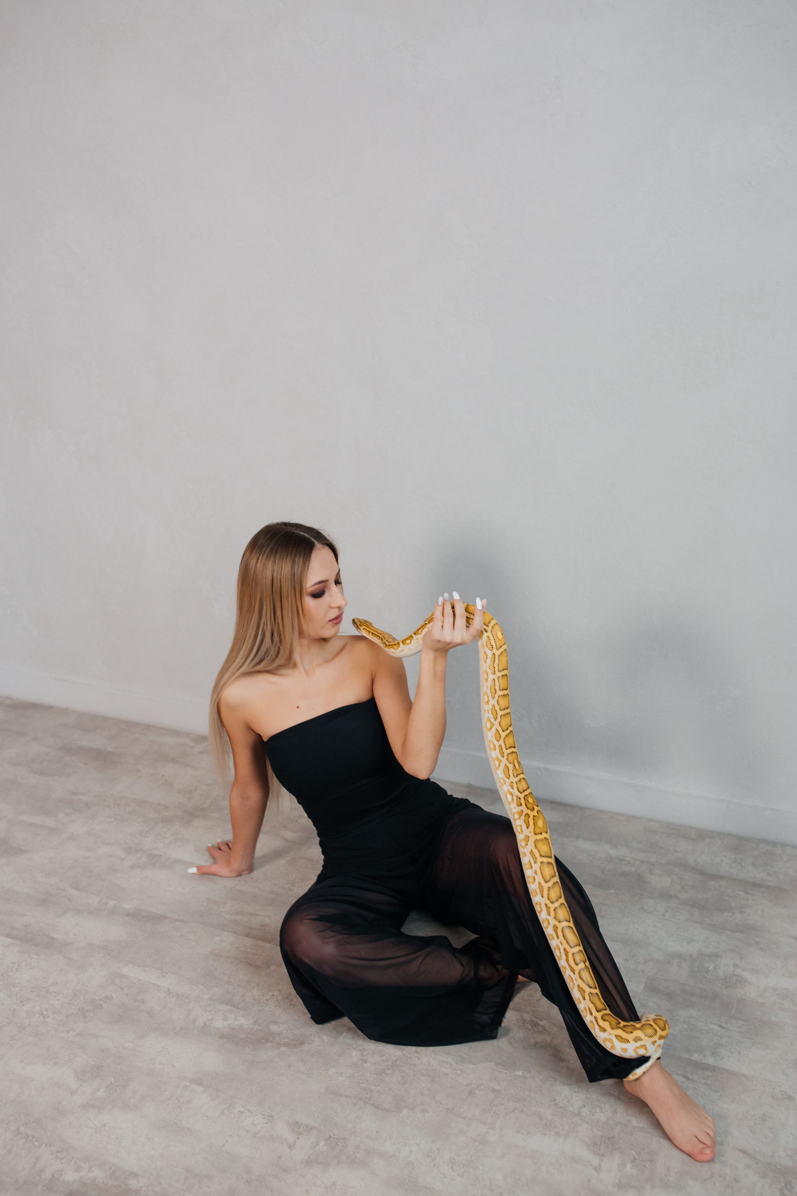 Фотосессии со змеей. Свадебный фотограф в Москве и Твери