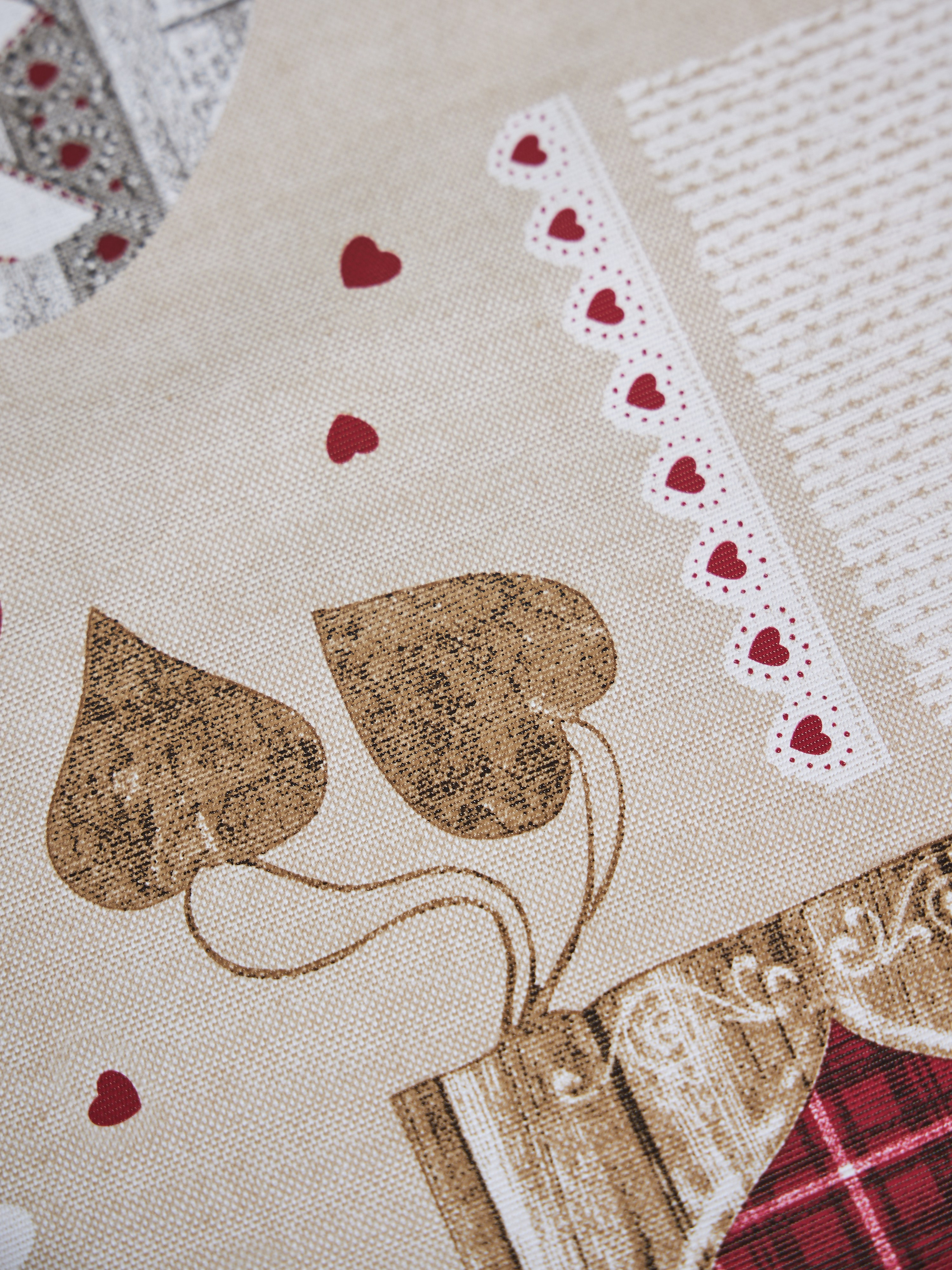 Фотосъемка скатертей для маркетплейсов. Алексей Темнов — фотограф в Пятигорске