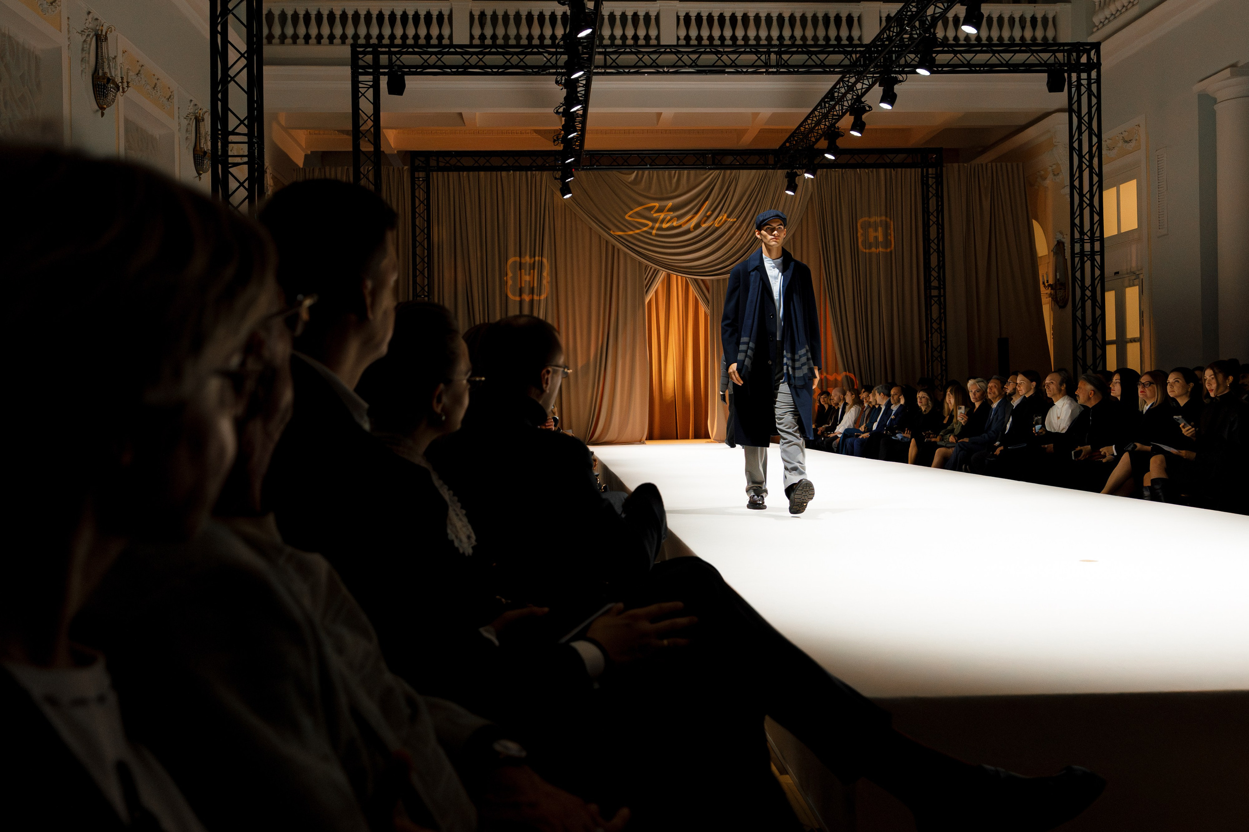 Henderson Fashion Show AW'25. Репортажный фотограф Семён Борисов | Москва