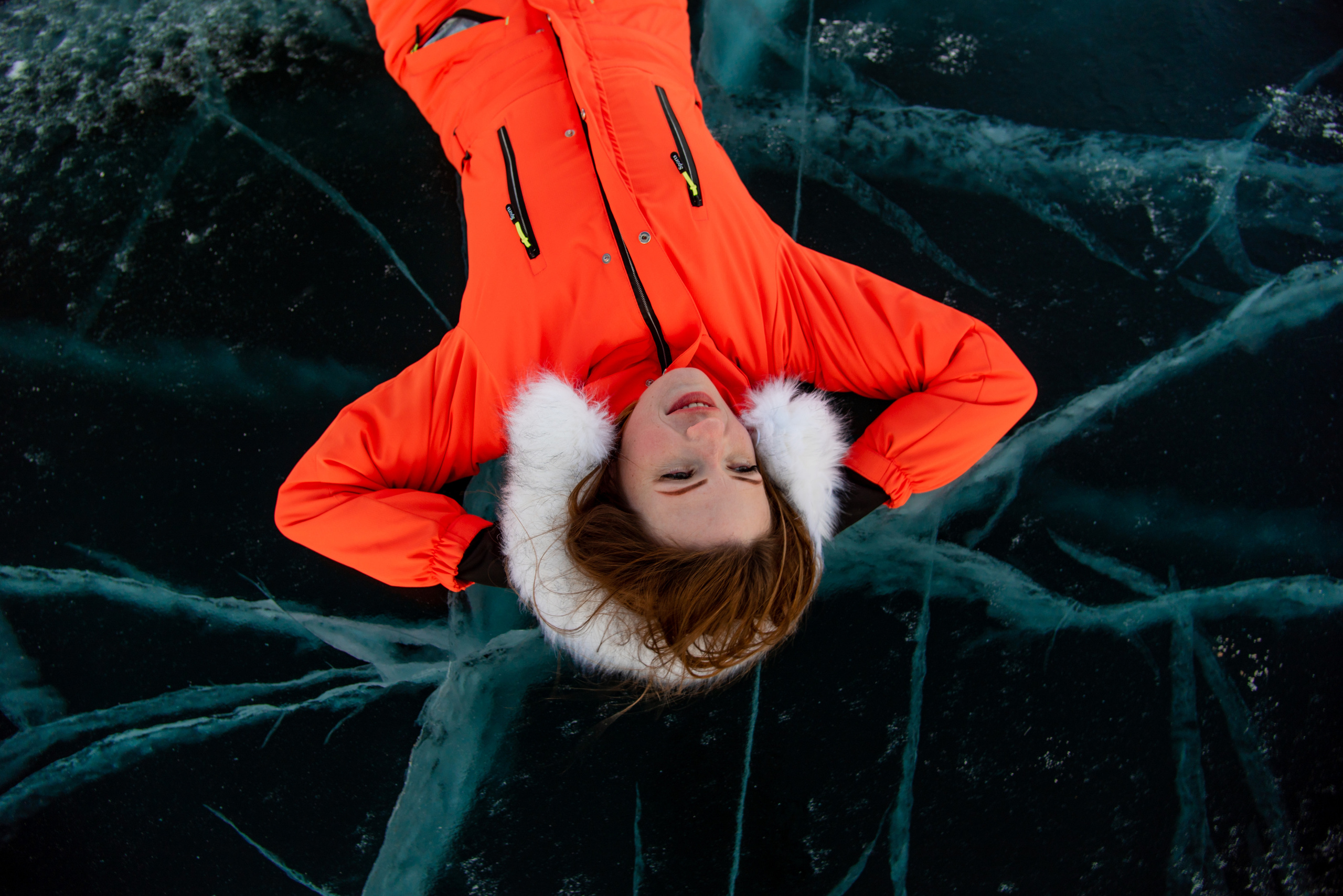 Чистый лед черный лед синий лед байкала с трещинами оранжевая тостовка