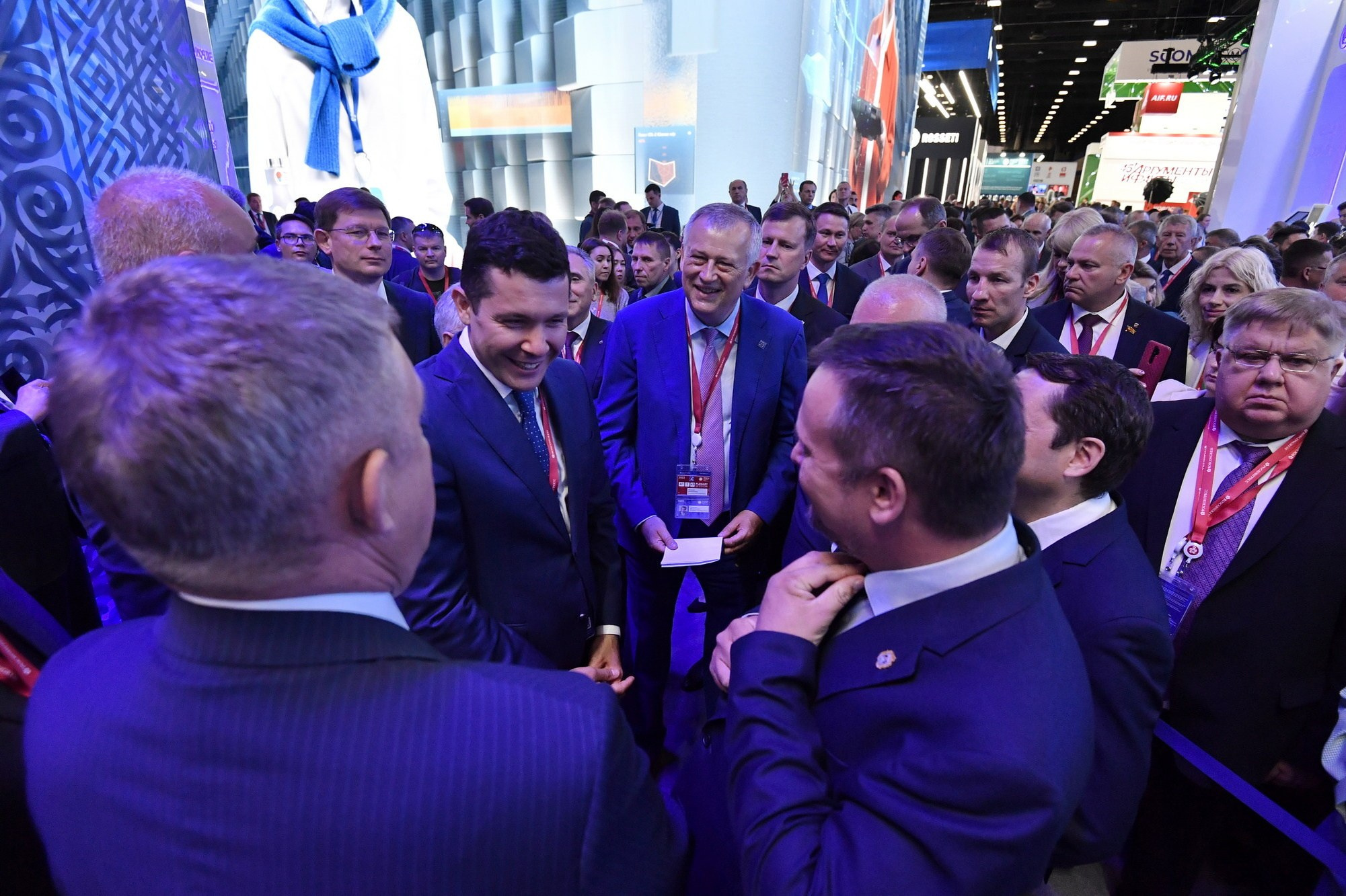 Миллиарды в кадре: как снимать на ПМЭФ. Документальный фотограф Сергей Вдовин