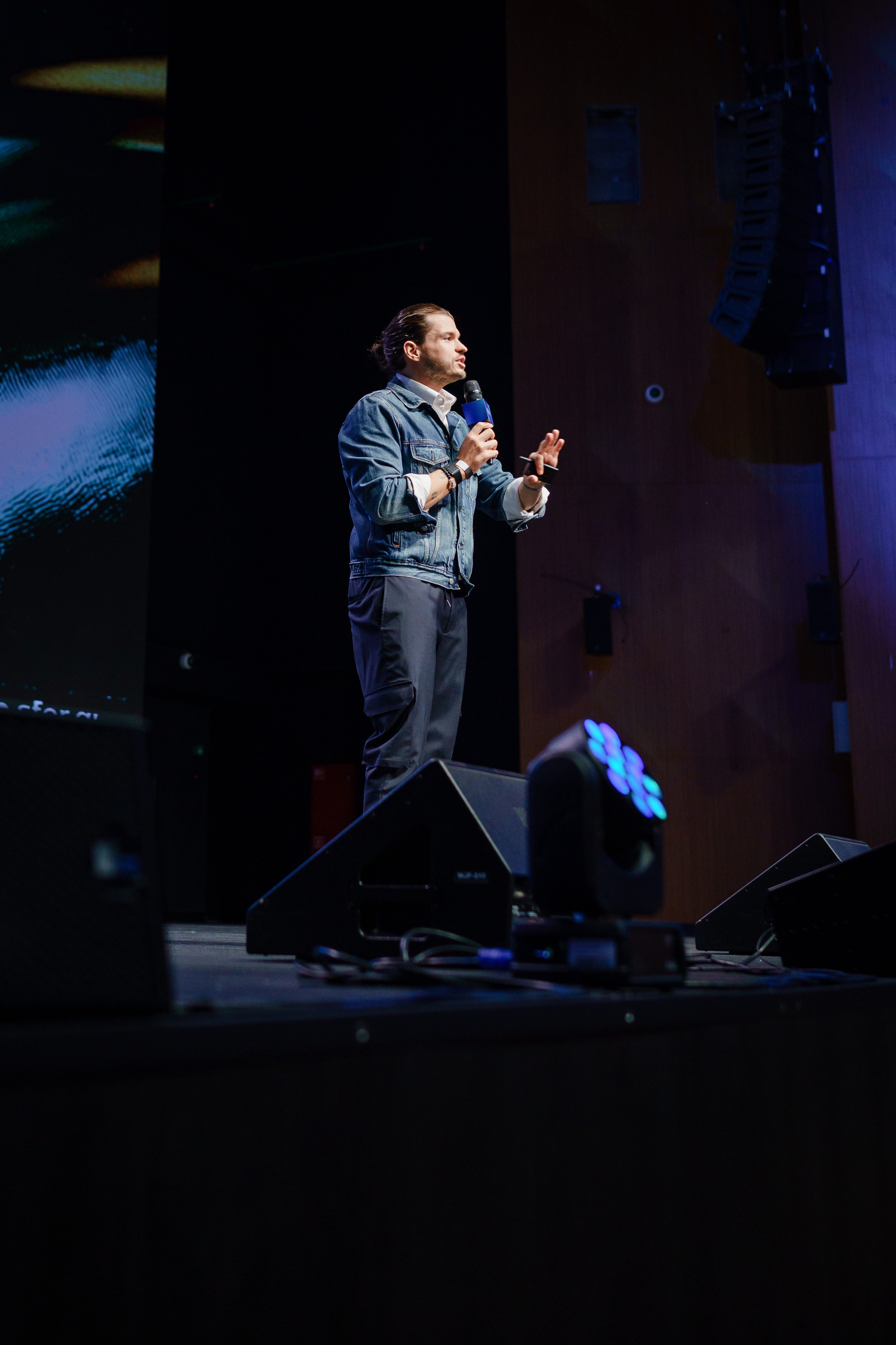 Репортажный фотограф на конференцию в Москве. Репортажный фотограф в Москве Саша Дружинина