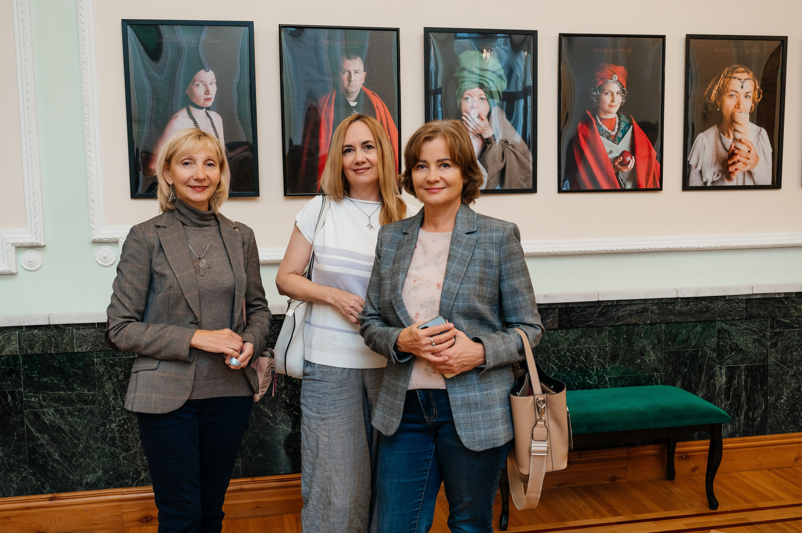 Открытие выставки Кати Васильевой в Молодежном театре. Wedding and family photographer USA