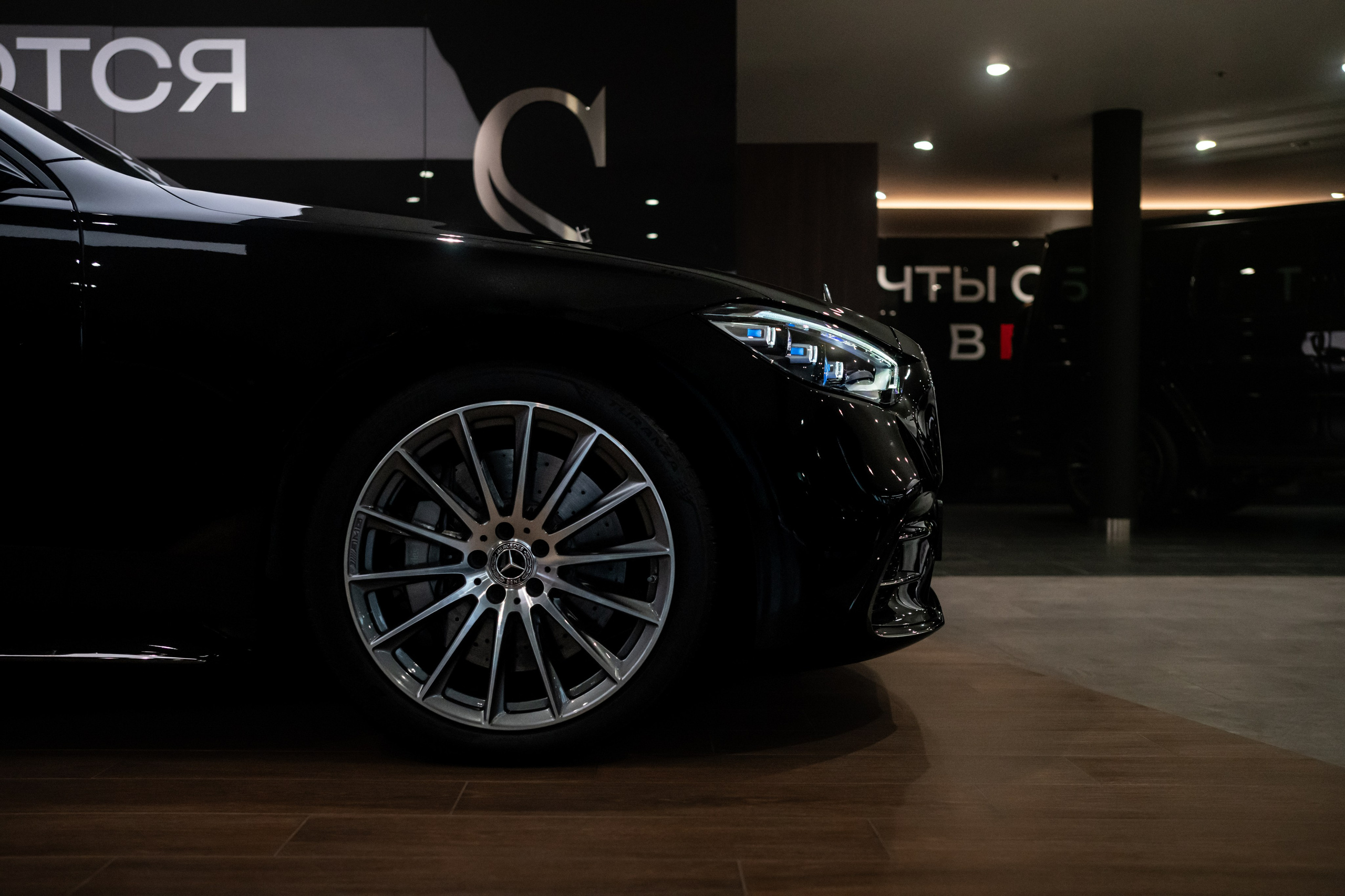 Автосалон MB и Porsche. Arturpw.ru