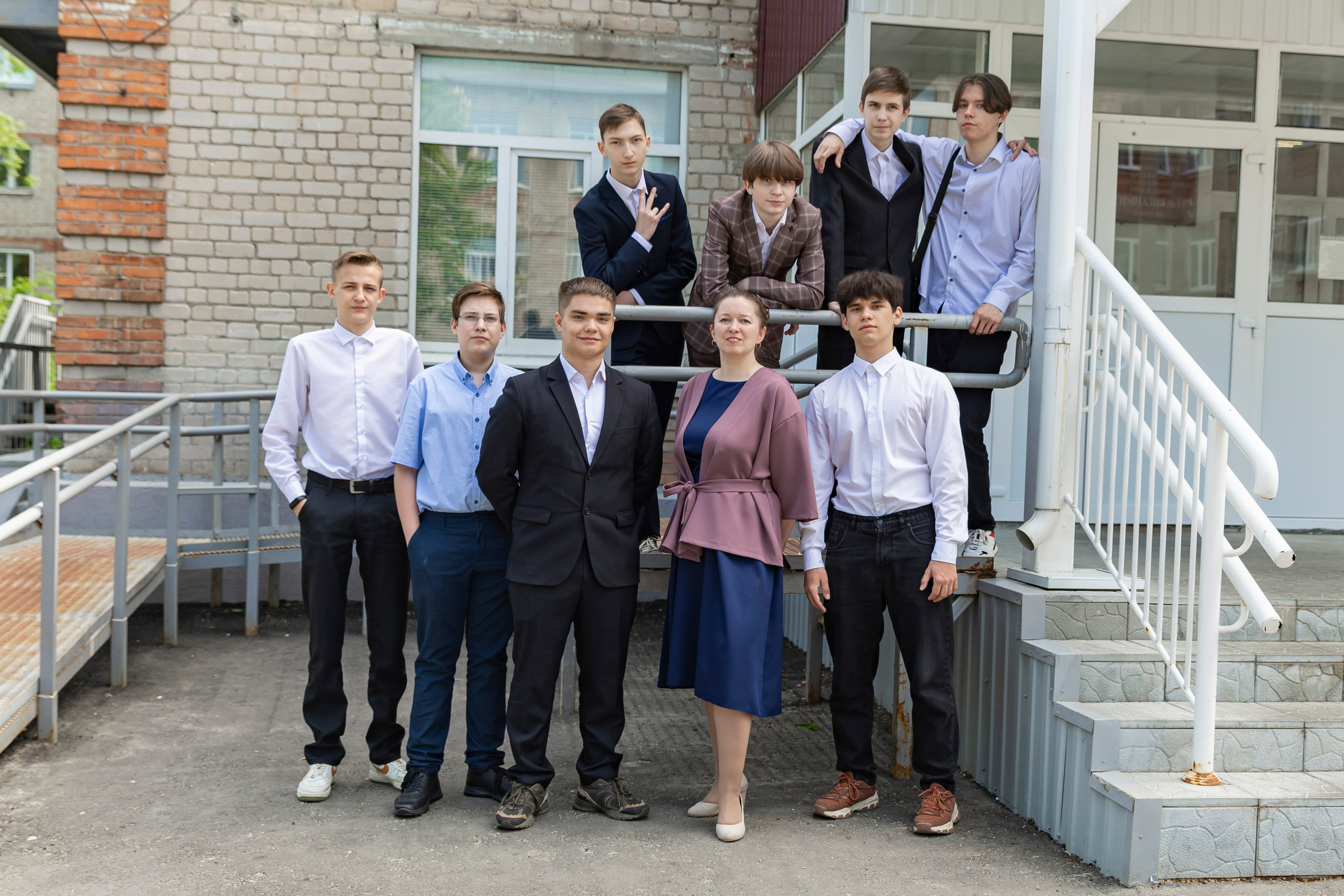 Фотосъемка 9 класс. Свадебный фотограф Марина Суворова и видеооператор Олег Петров