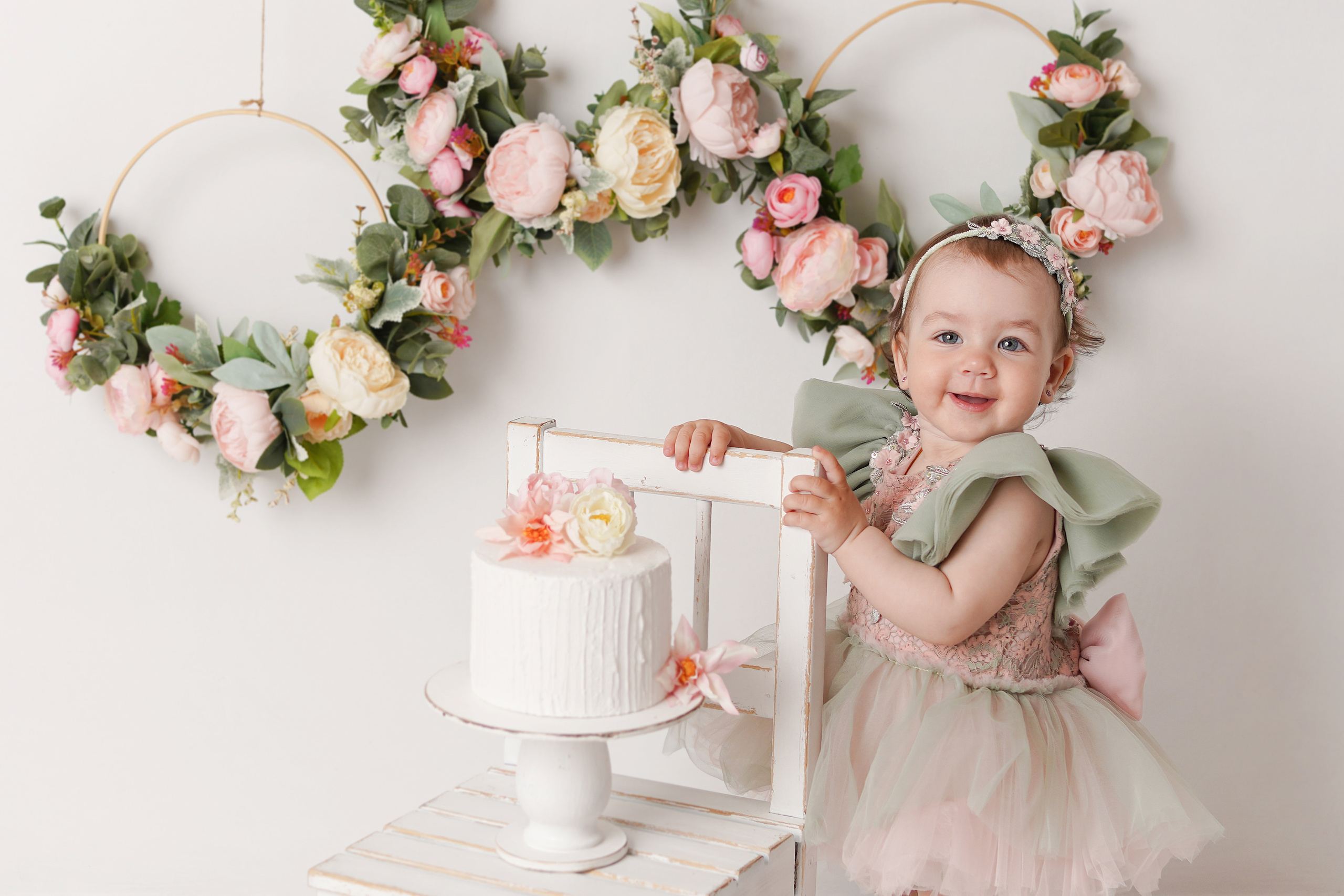 Детская фотосессия Первый год для девочек. Детский фотограф и фотограф новорожденных в Калининград Оксана Иваний
