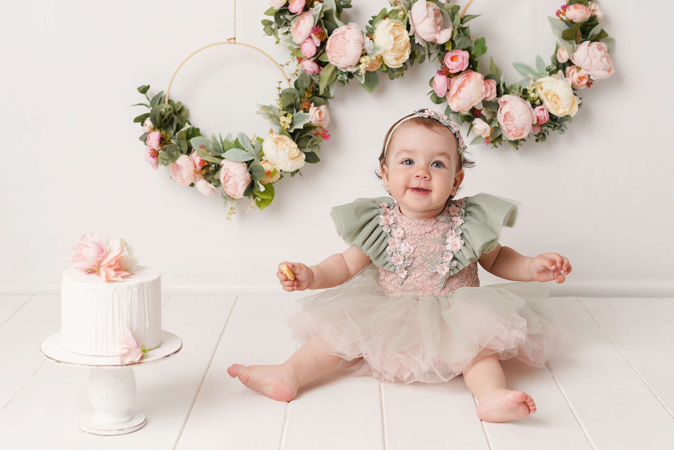 Детская фотосессия Первый год для девочек. Детский фотограф и фотограф новорожденных в Калининград Оксана Иваний