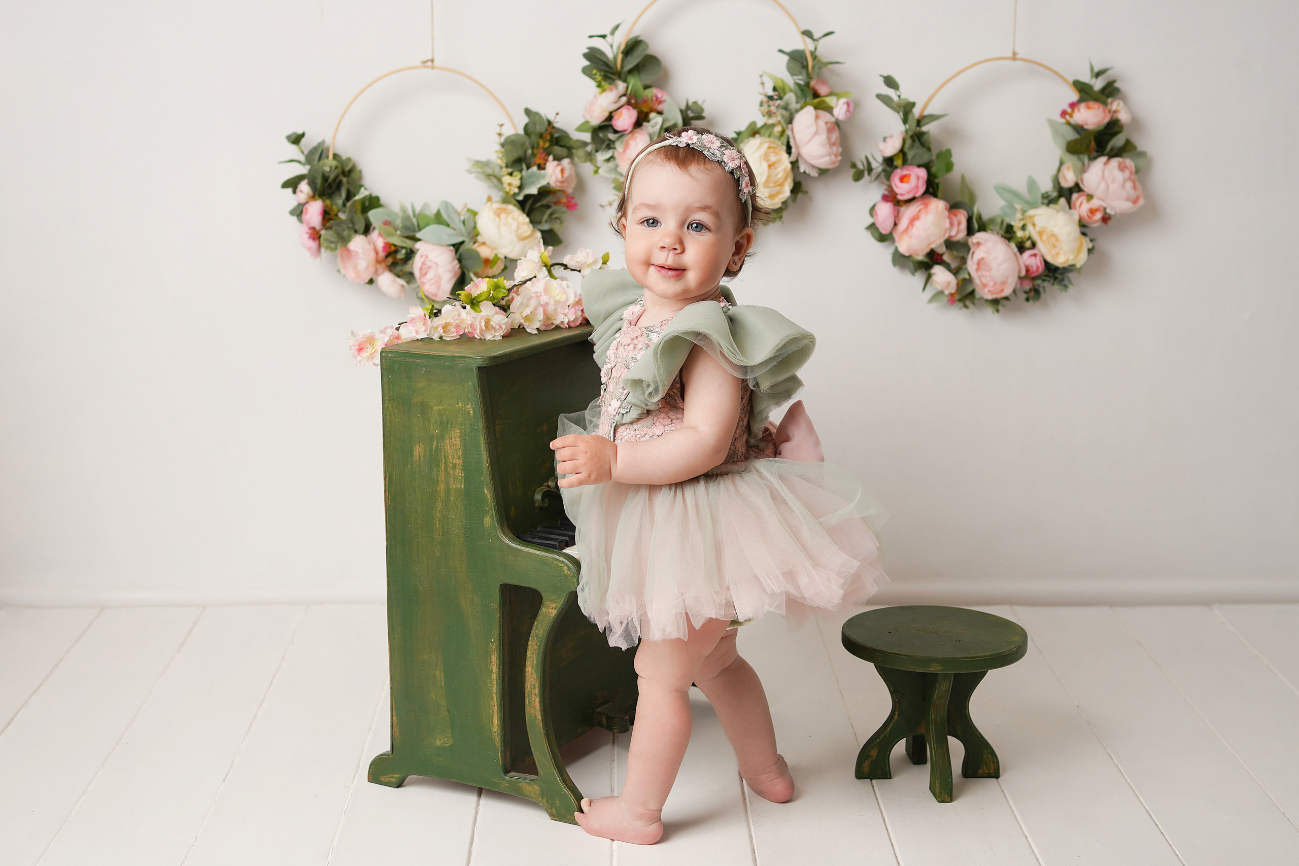 Детская фотосессия Первый год для девочек. Детский фотограф и фотограф новорожденных в Калининград Оксана Иваний