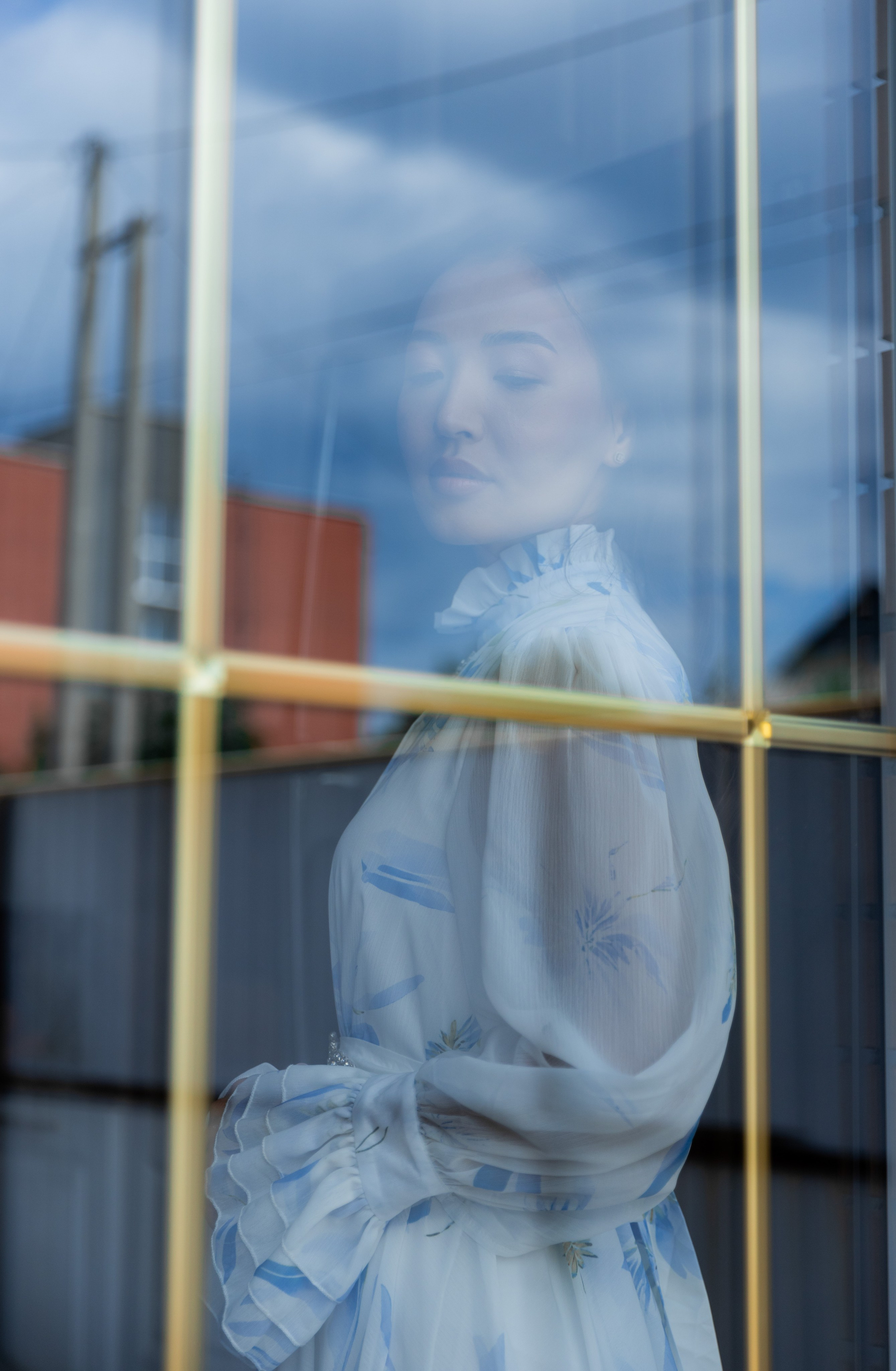 Жанна — сырга салу