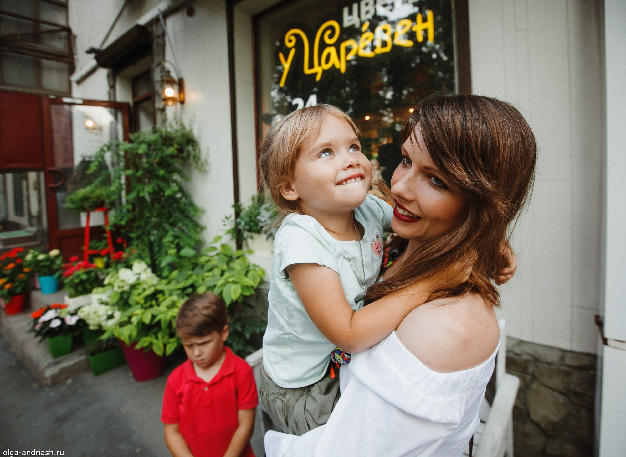 Прогулки на Патриарших прудах. Семейный, портретный и свадебный фотограф в Санкт-Петербурге и Москве