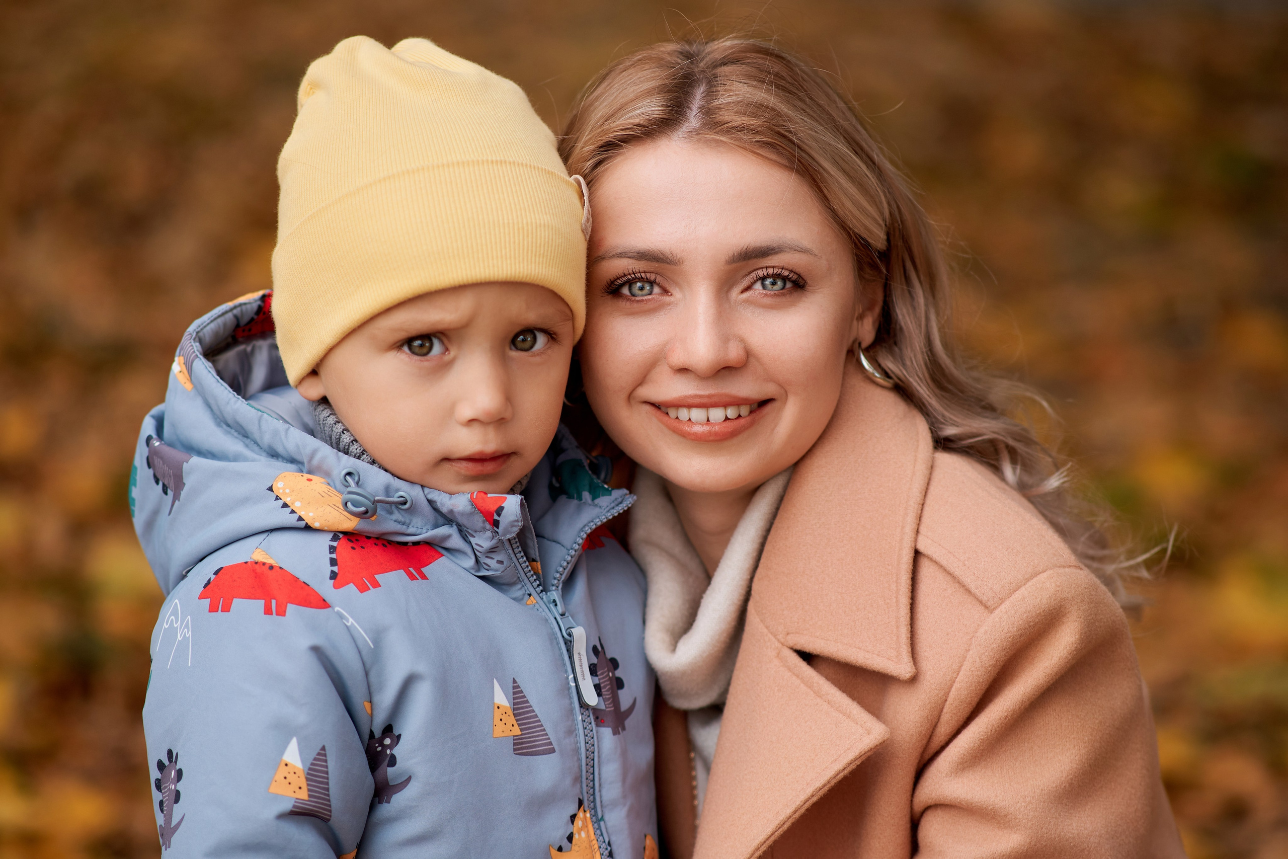 Осенняя прогулка мамы с сыном. Фотограф Таганрог Анна Трайжон