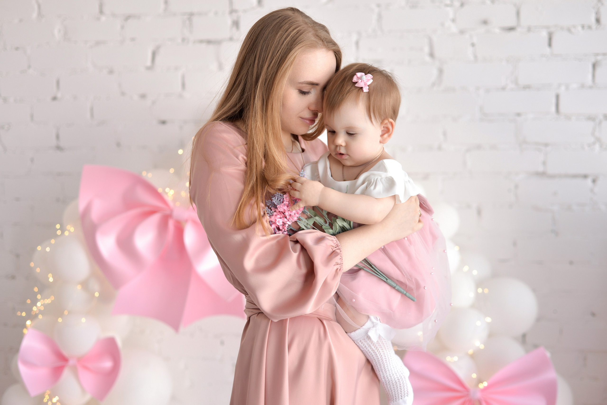 Ариана 1 годик с розовыми бантиками (Рита и Игорь родители). Семейный и свадебный фотограф Галина Абакумова, фотосессии в Белгороде