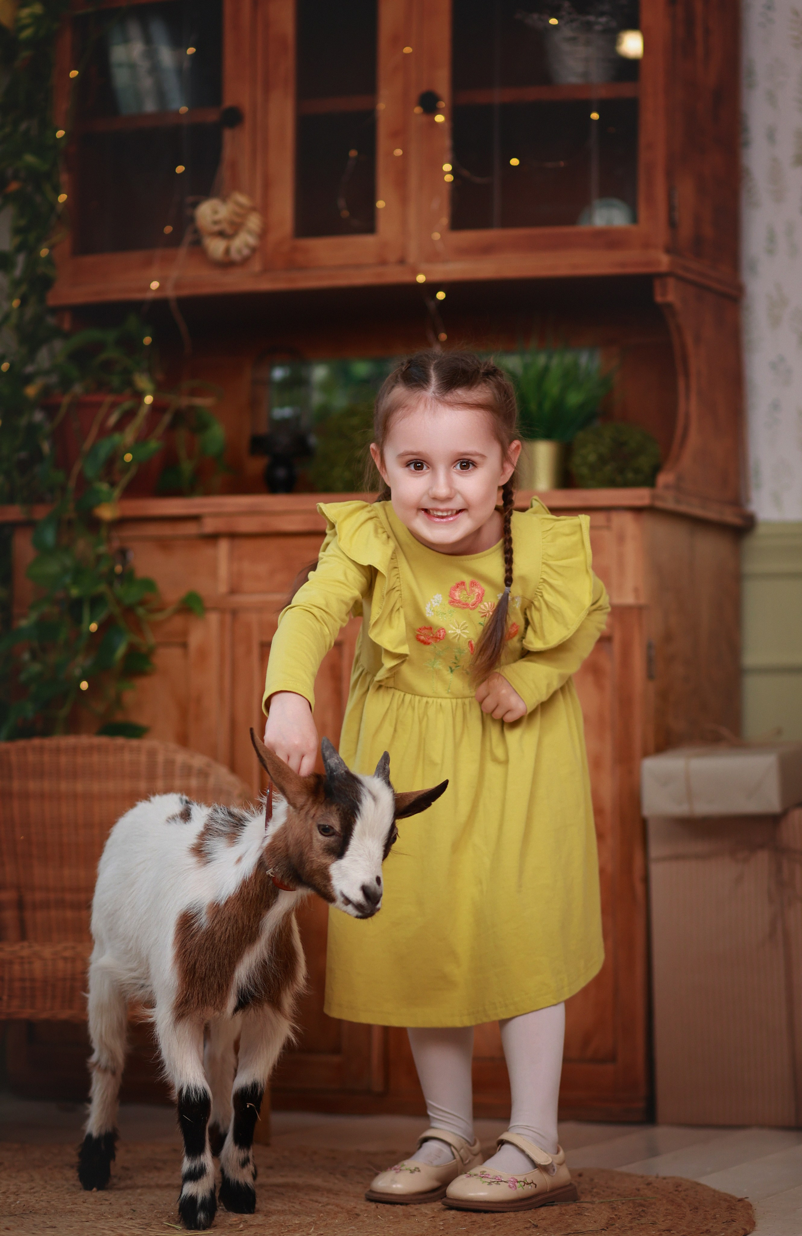 Фотопроект с козочкой и кроликами. Детский семейный фотограф Краснодар