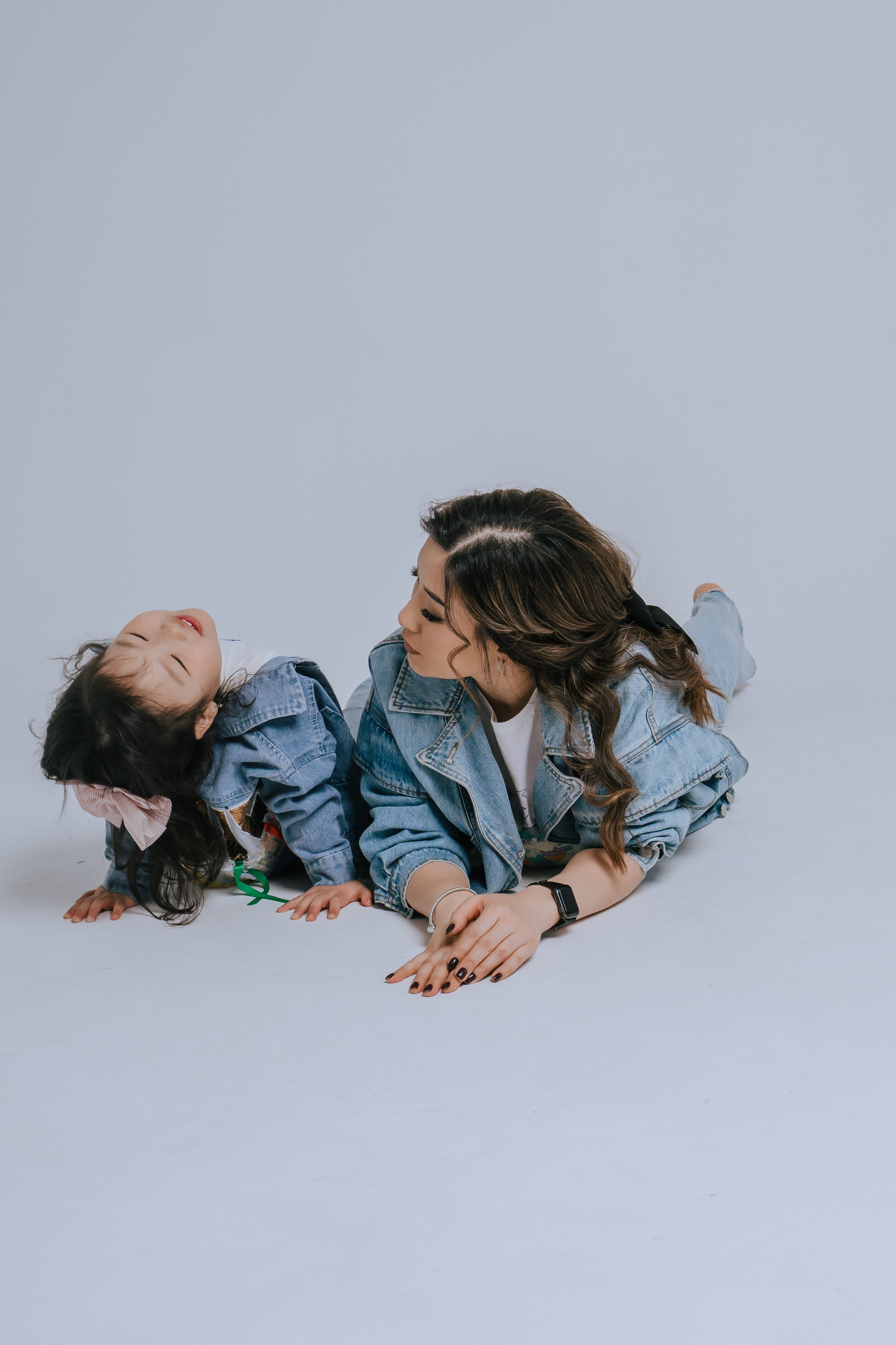 Ира и Аня. Фотограф Ярмишко Дарья. Выпускные фотокниги