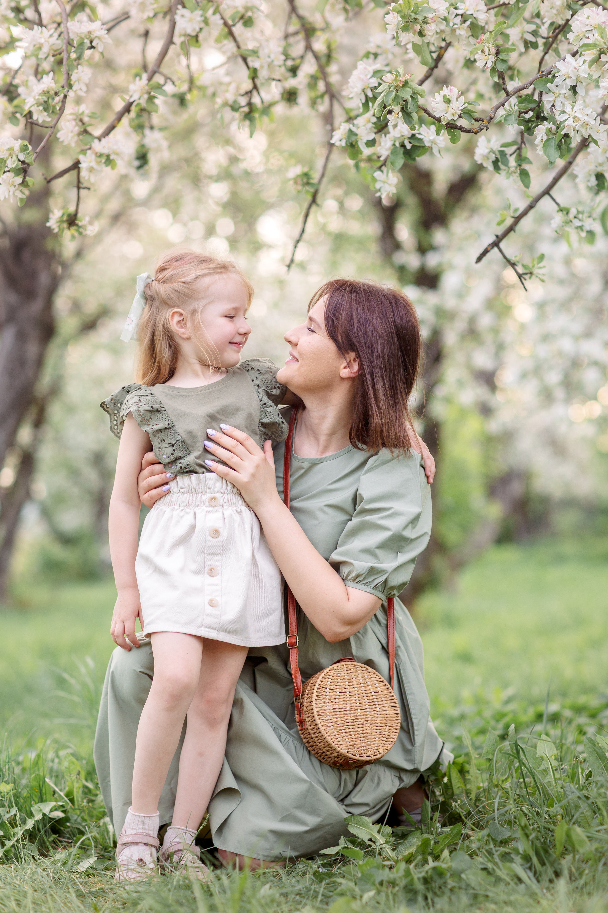 Семейная фотосессия в цветущих садах. Весна 2021. Семейный и детский фотограф в Пензе Анна Михайлова
