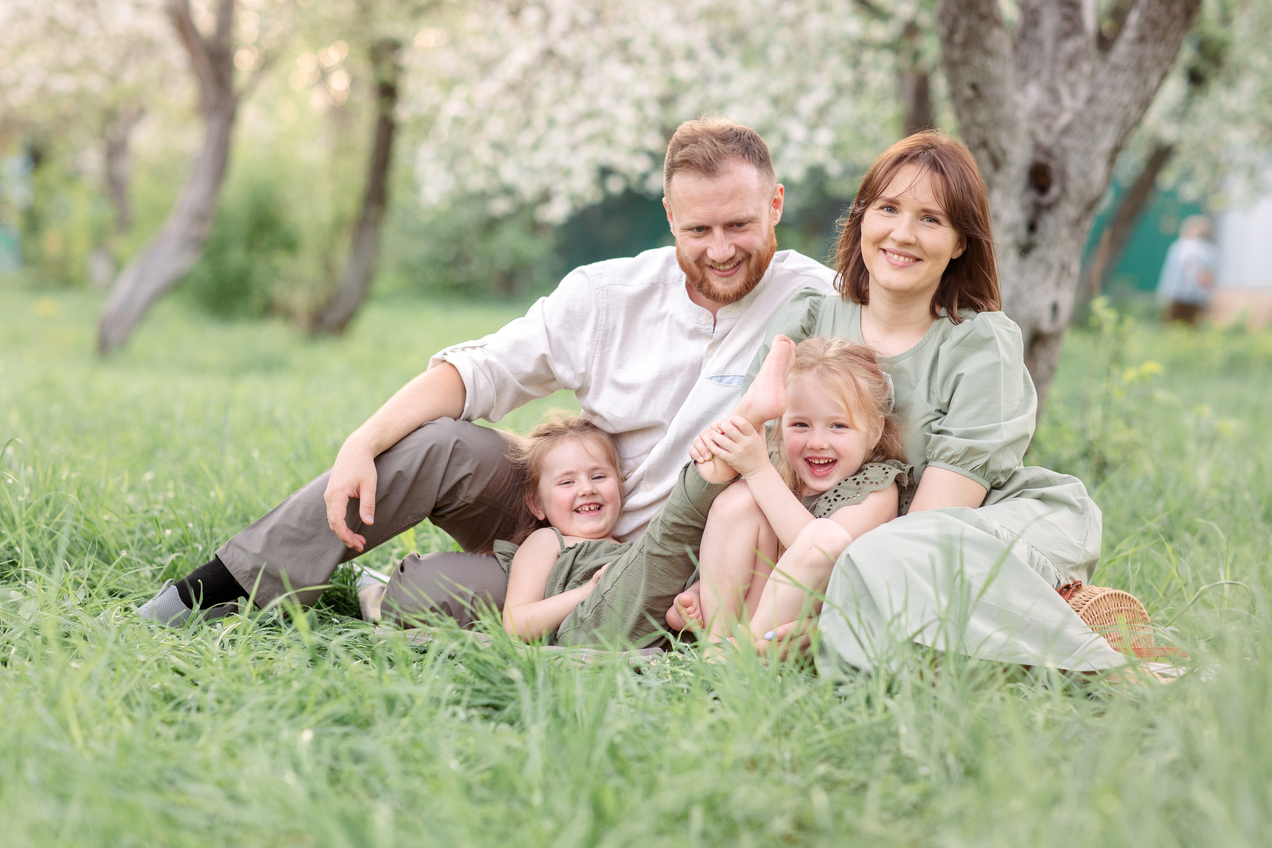 Семейная фотосессия в цветущих садах. Весна 2021. Семейный и детский фотограф в Пензе Анна Михайлова