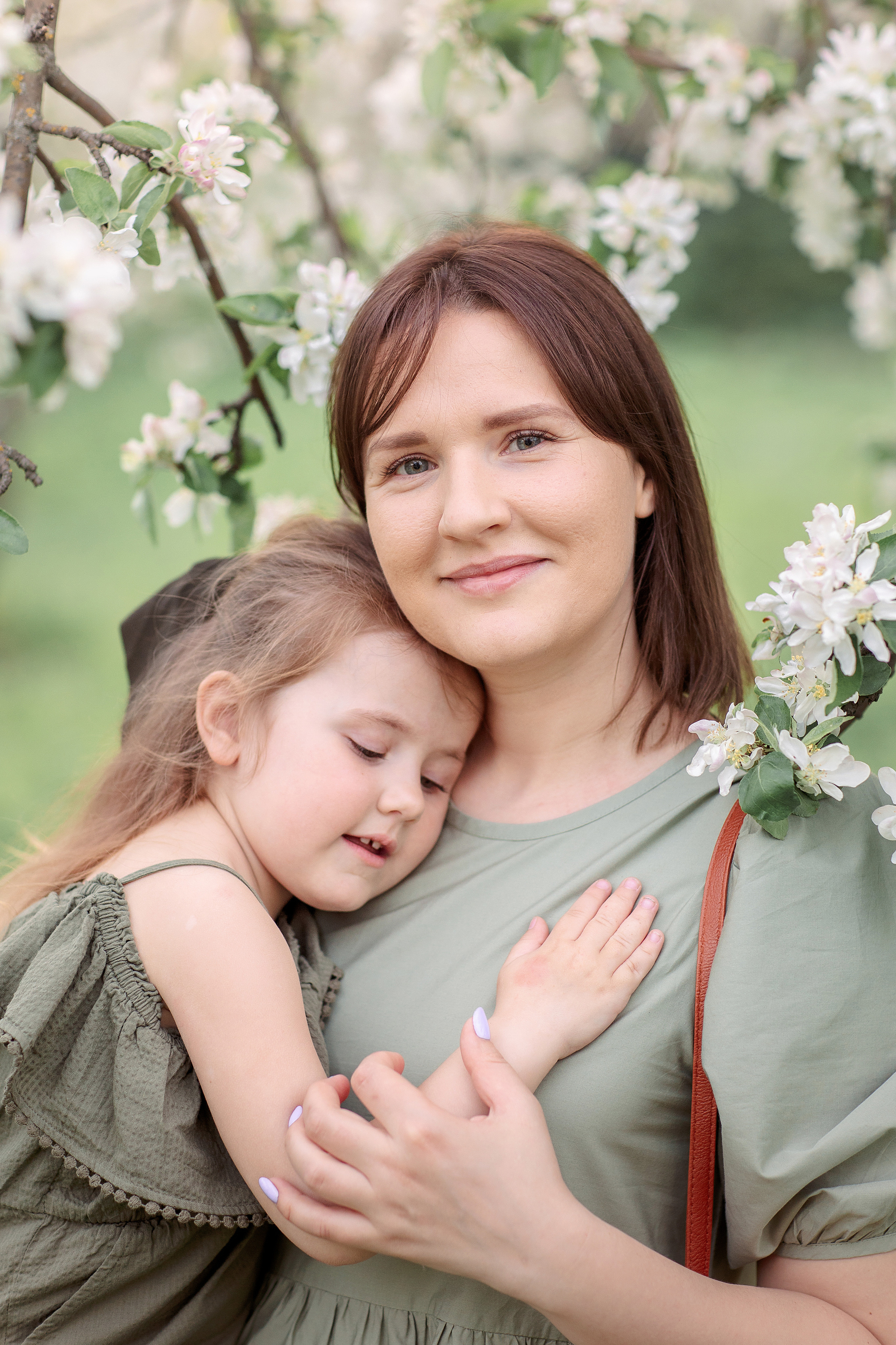 Семейная фотосессия в цветущих садах. Весна 2021. Семейный и детский фотограф в Пензе Анна Михайлова