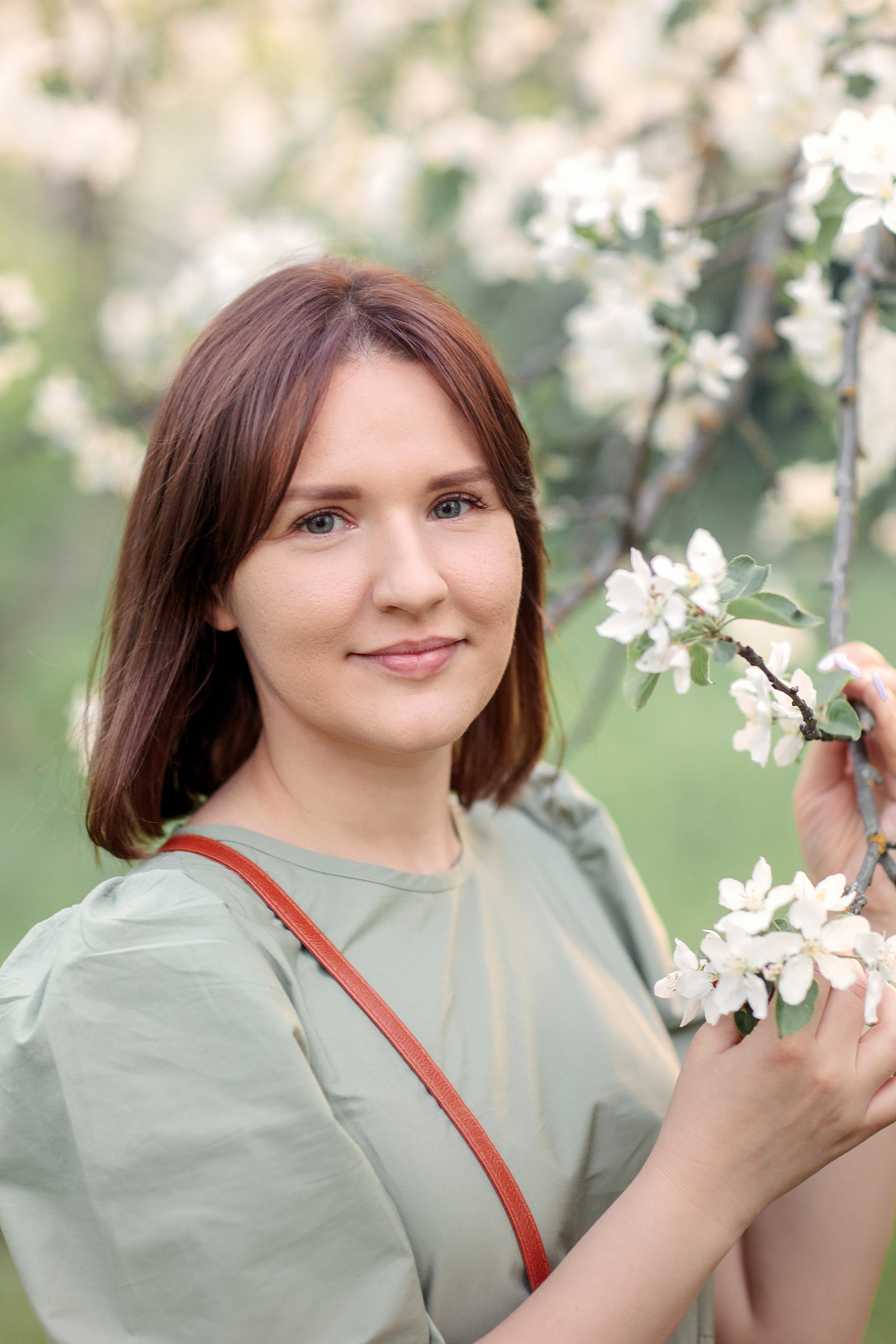 Семейная фотосессия в цветущих садах. Весна 2021. Семейный и детский фотограф в Пензе Анна Михайлова