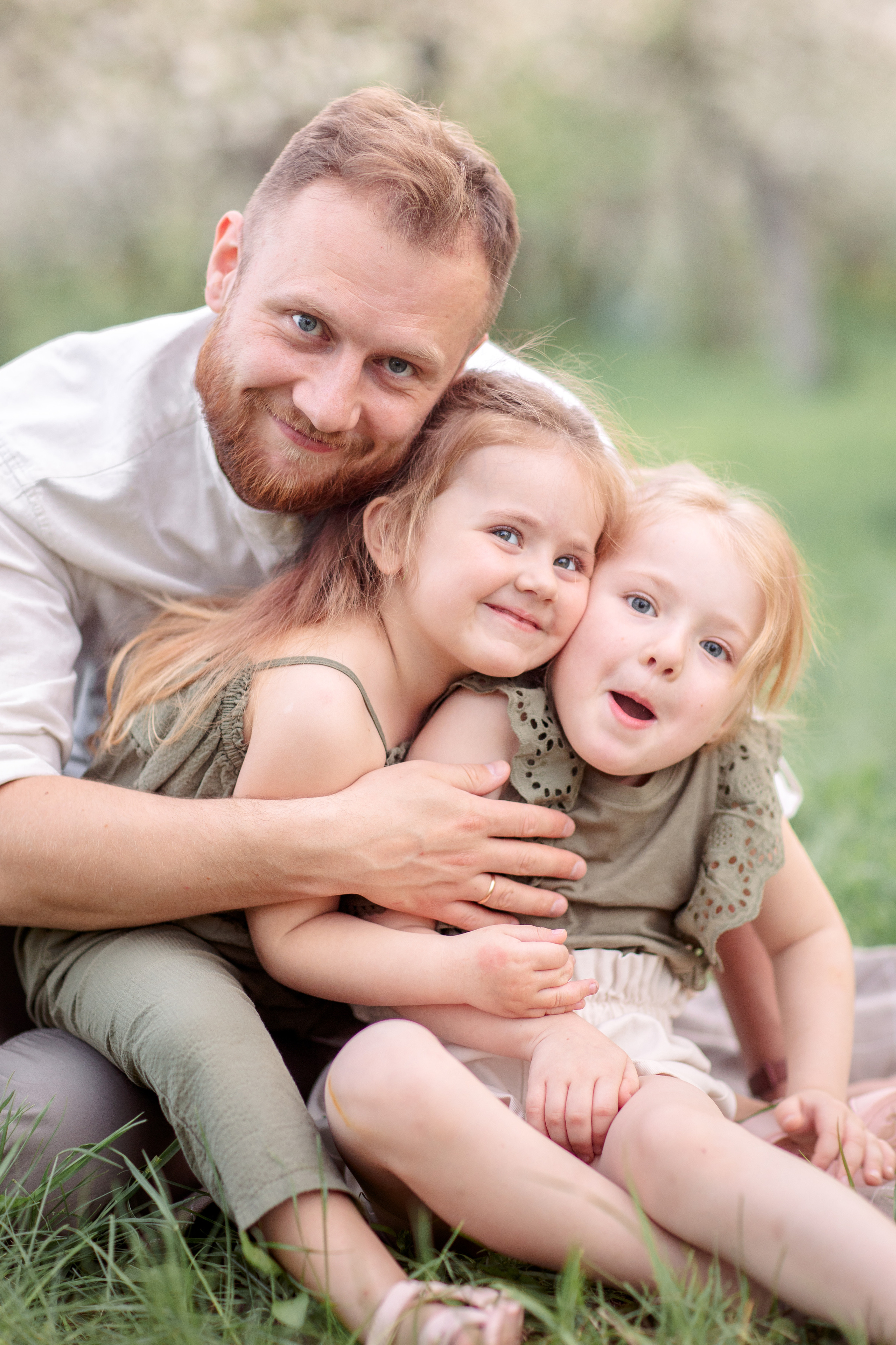 Семейная фотосессия в цветущих садах. Весна 2021. Семейный и детский фотограф в Пензе Анна Михайлова