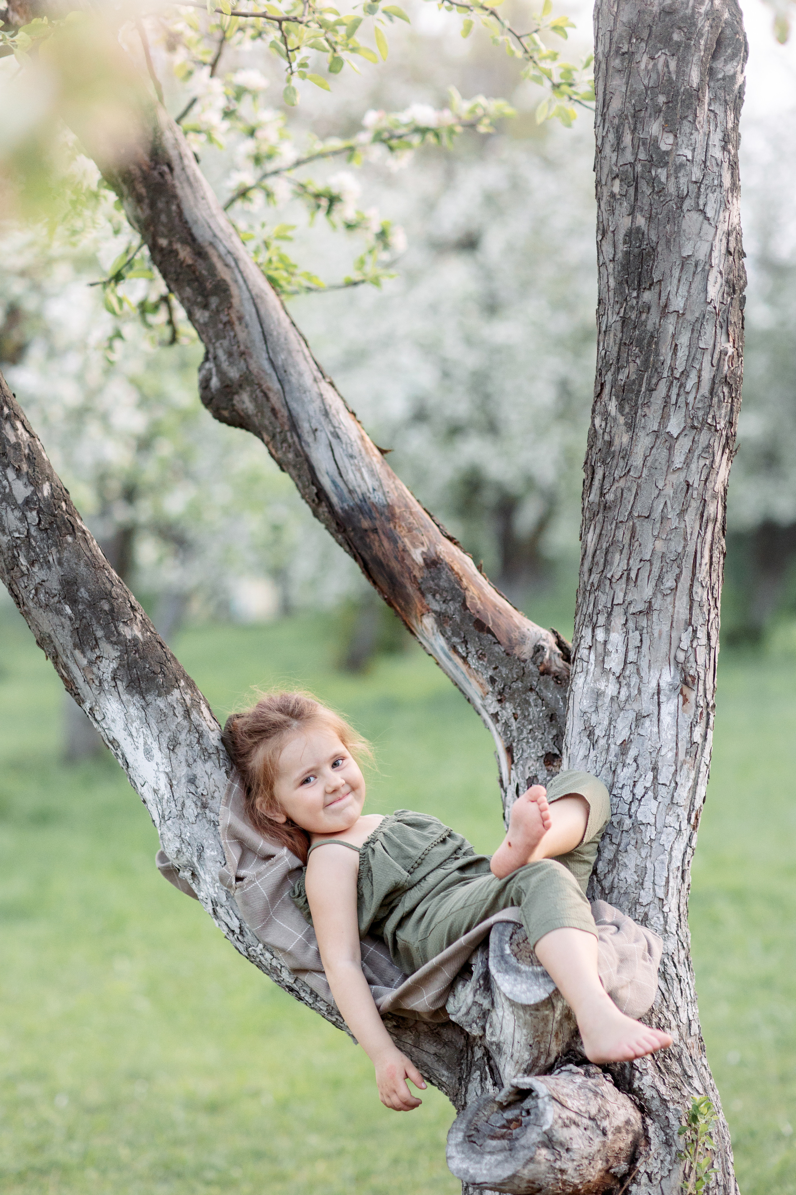 Семейная фотосессия в цветущих садах. Весна 2021. Семейный и детский фотограф в Пензе Анна Михайлова