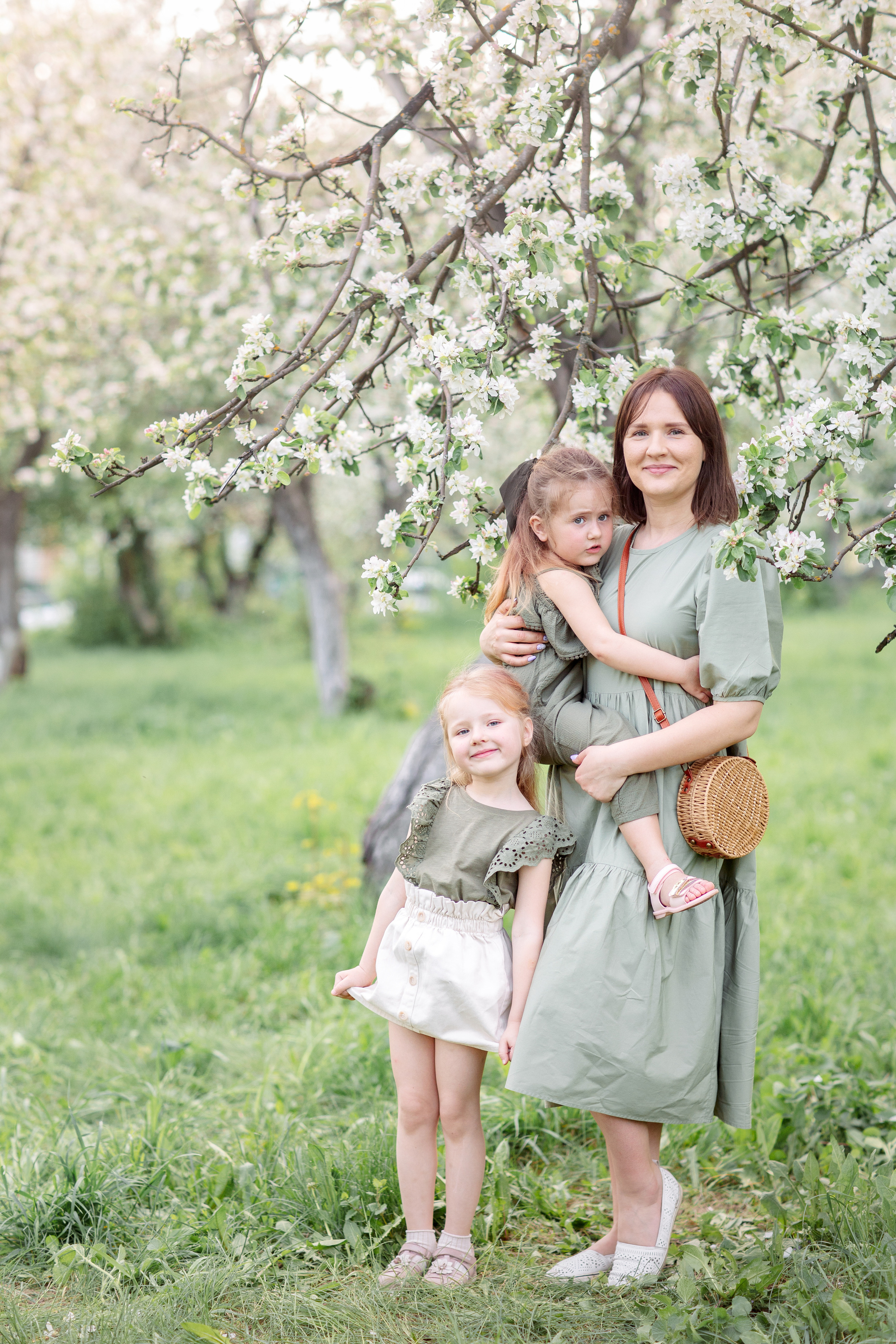 Семейная фотосессия в цветущих садах. Весна 2021. Семейный и детский фотограф в Пензе Анна Михайлова