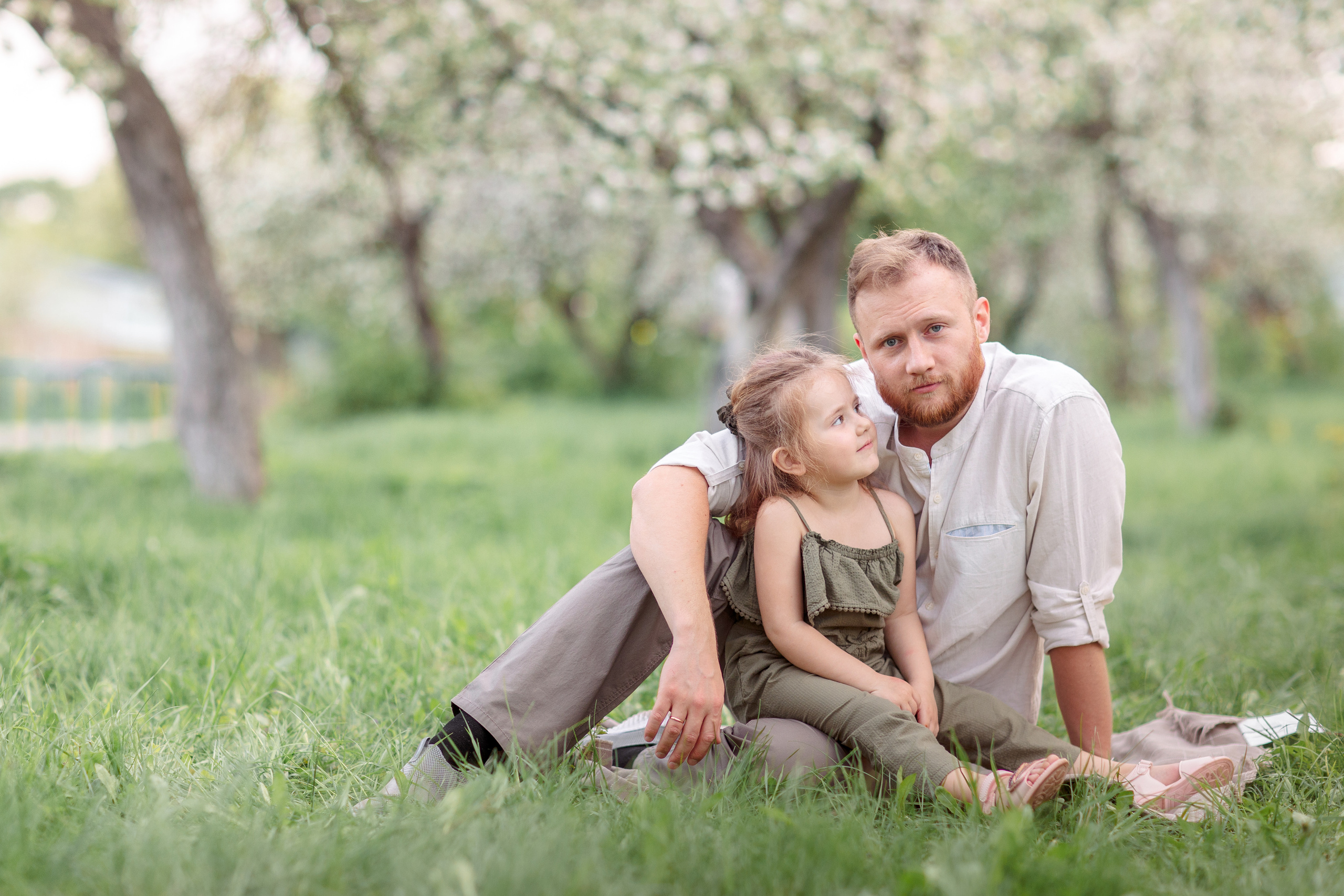 Семейная фотосессия в цветущих садах. Весна 2021. Семейный и детский фотограф в Пензе Анна Михайлова