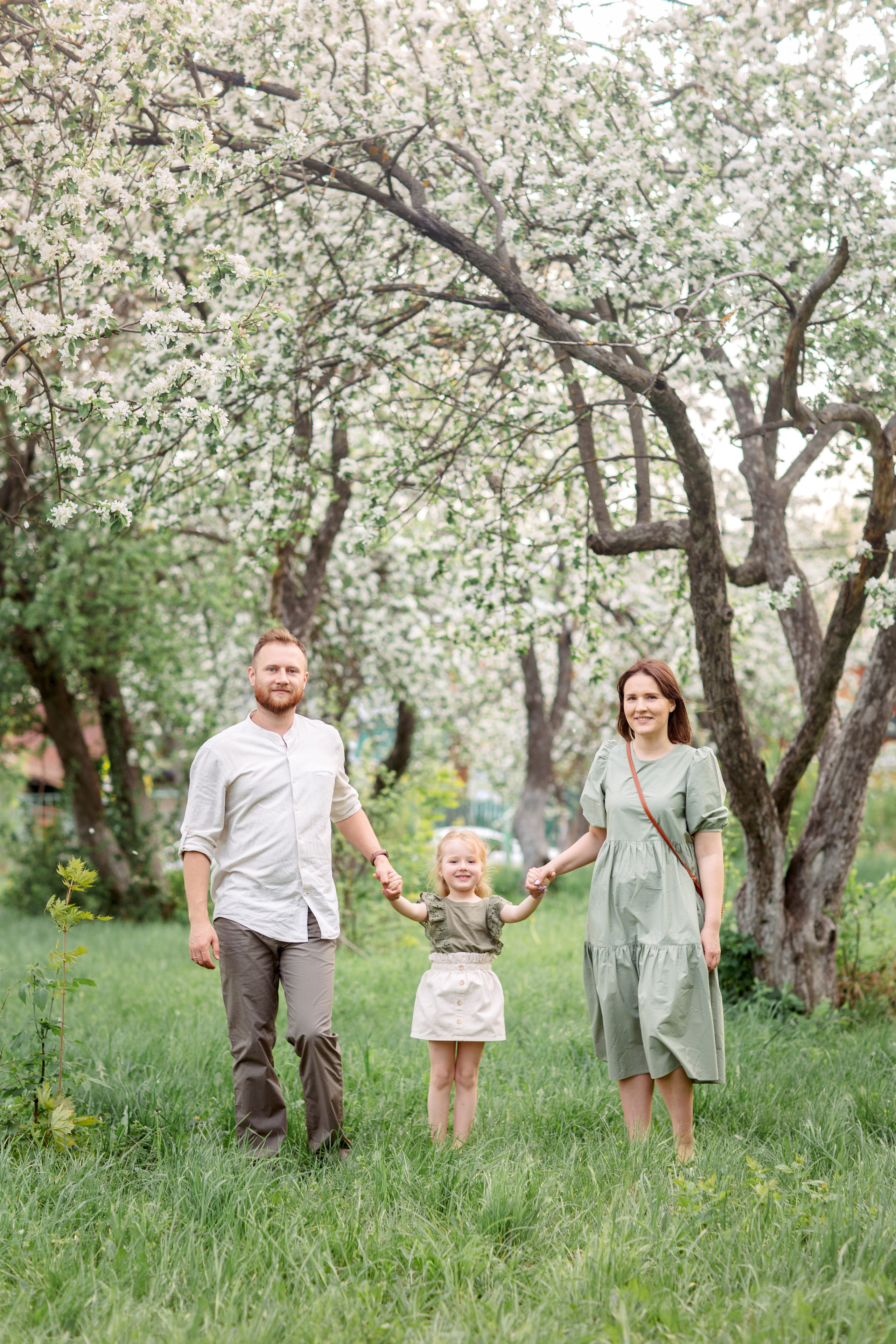 Семейная фотосессия в цветущих садах. Весна 2021. Семейный и детский фотограф в Пензе Анна Михайлова