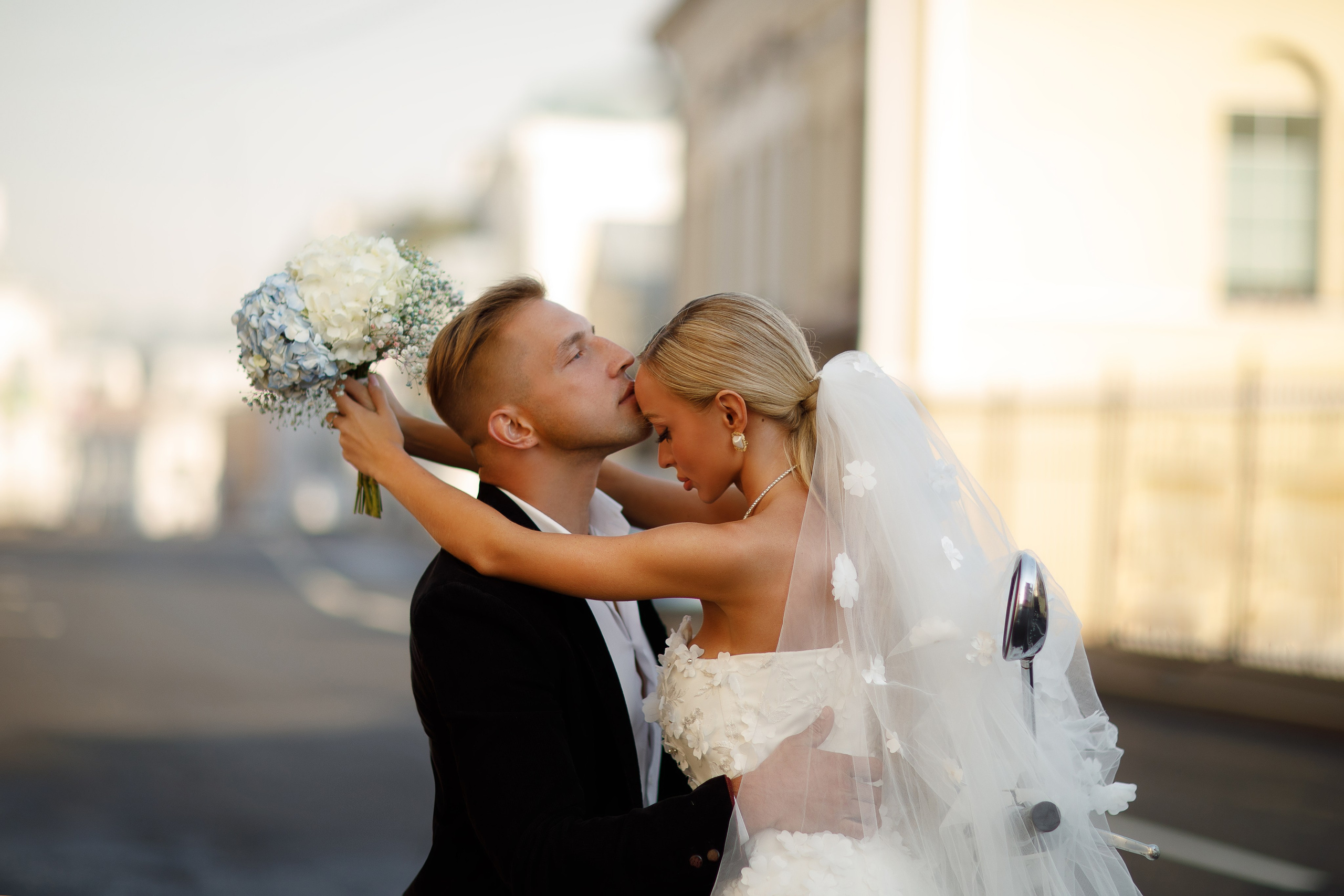 На мопеде Даша и Леша. Марковкина КрисТина