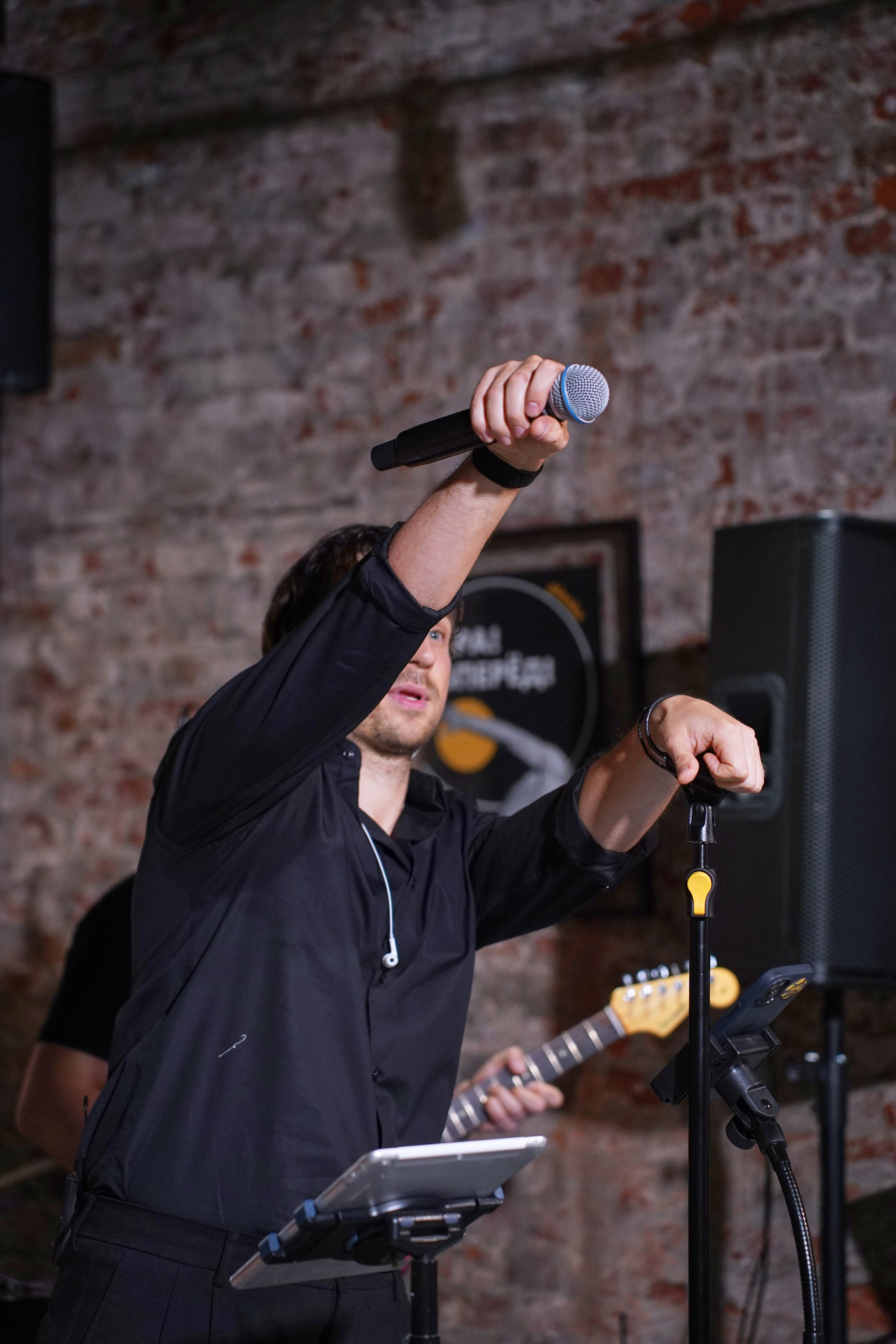 Концерт кавер группы. Фотограф