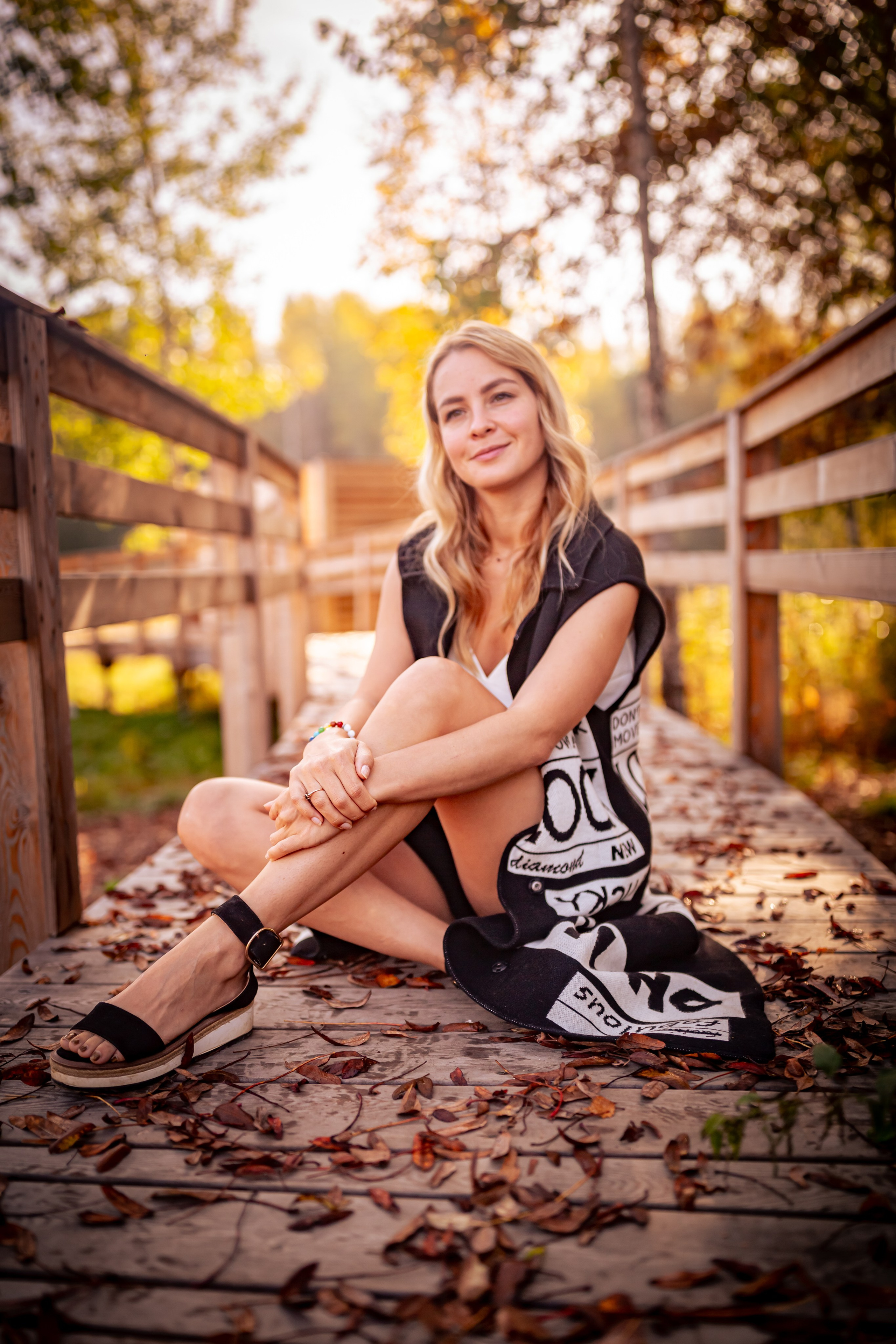 Фотосессия Ирины в осеннем лесу. Контент фотограф для экспертов в соцсетях Алена Собора Москва