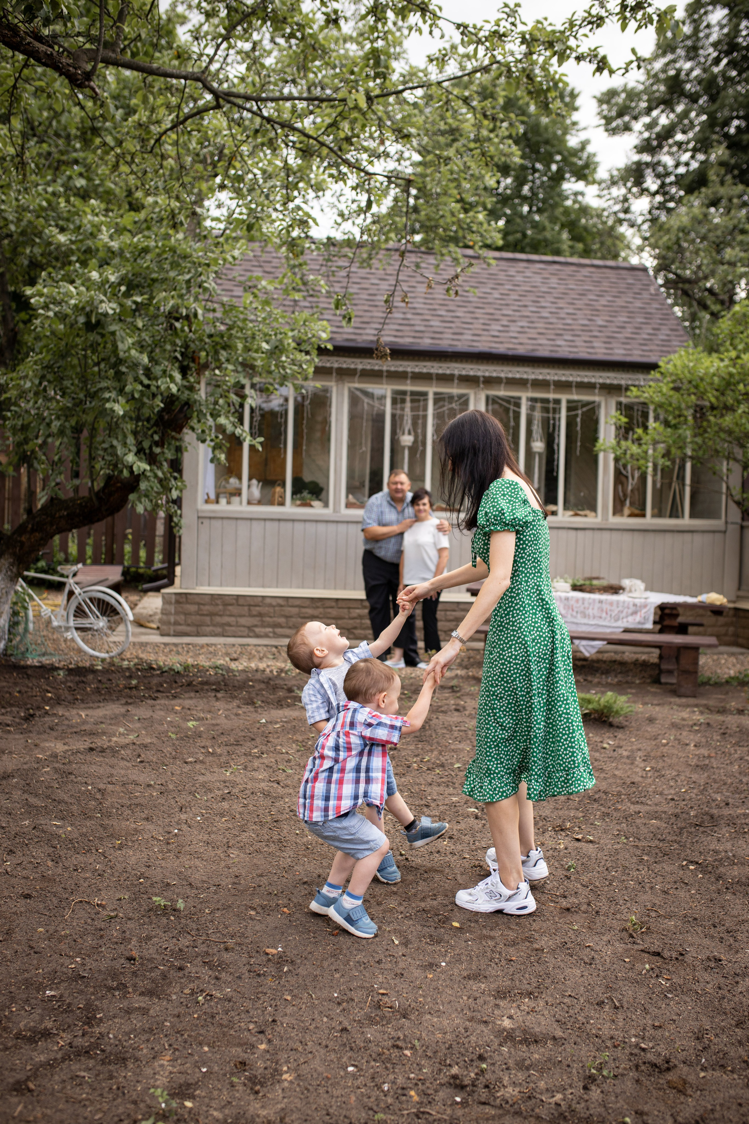 Семейная фотосессия на даче. Фотограф в Железнодорожном и Балашихе