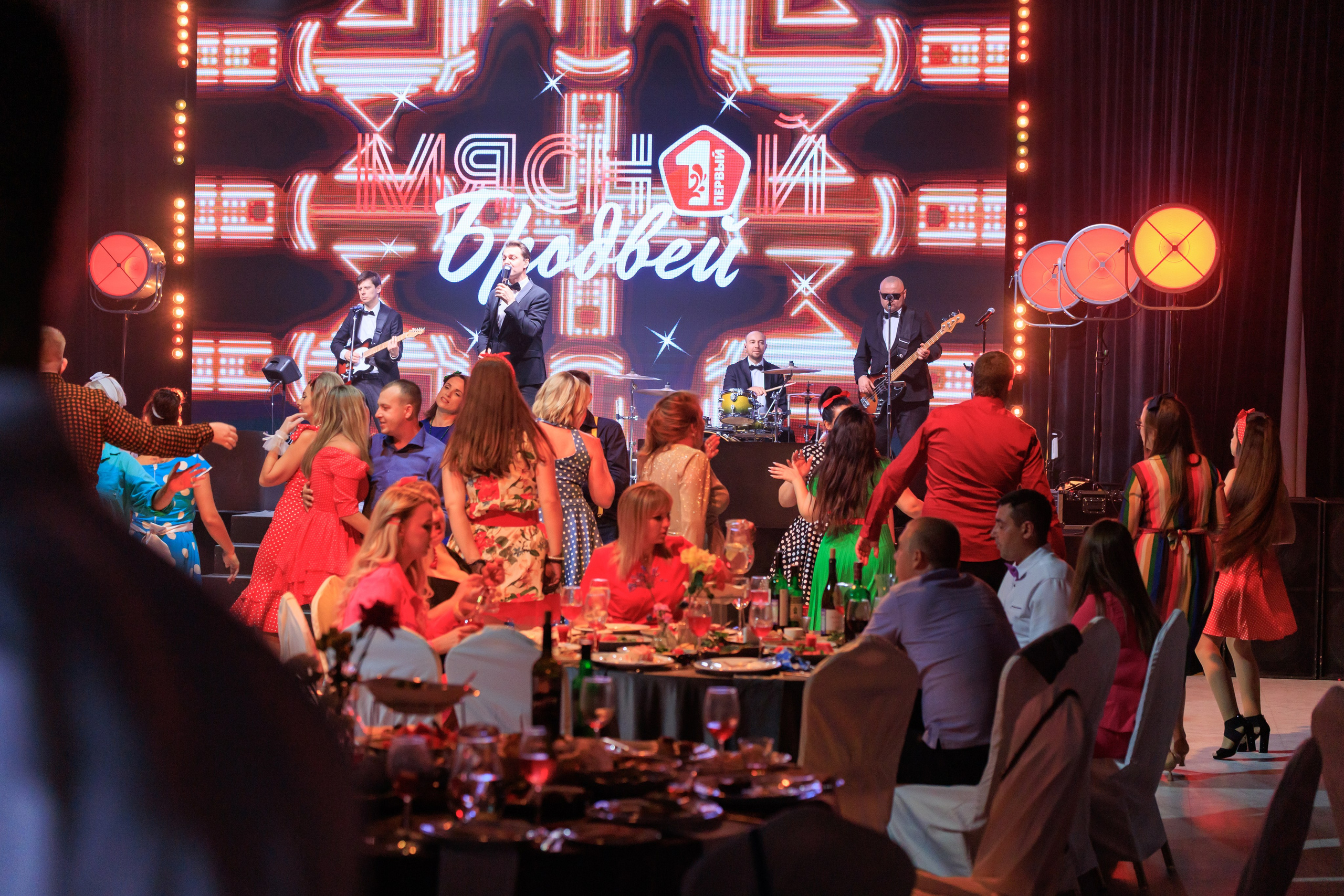 Выступление группы на корпоративе. Репортажный фотограф Нижний Новгород Дзержинск область