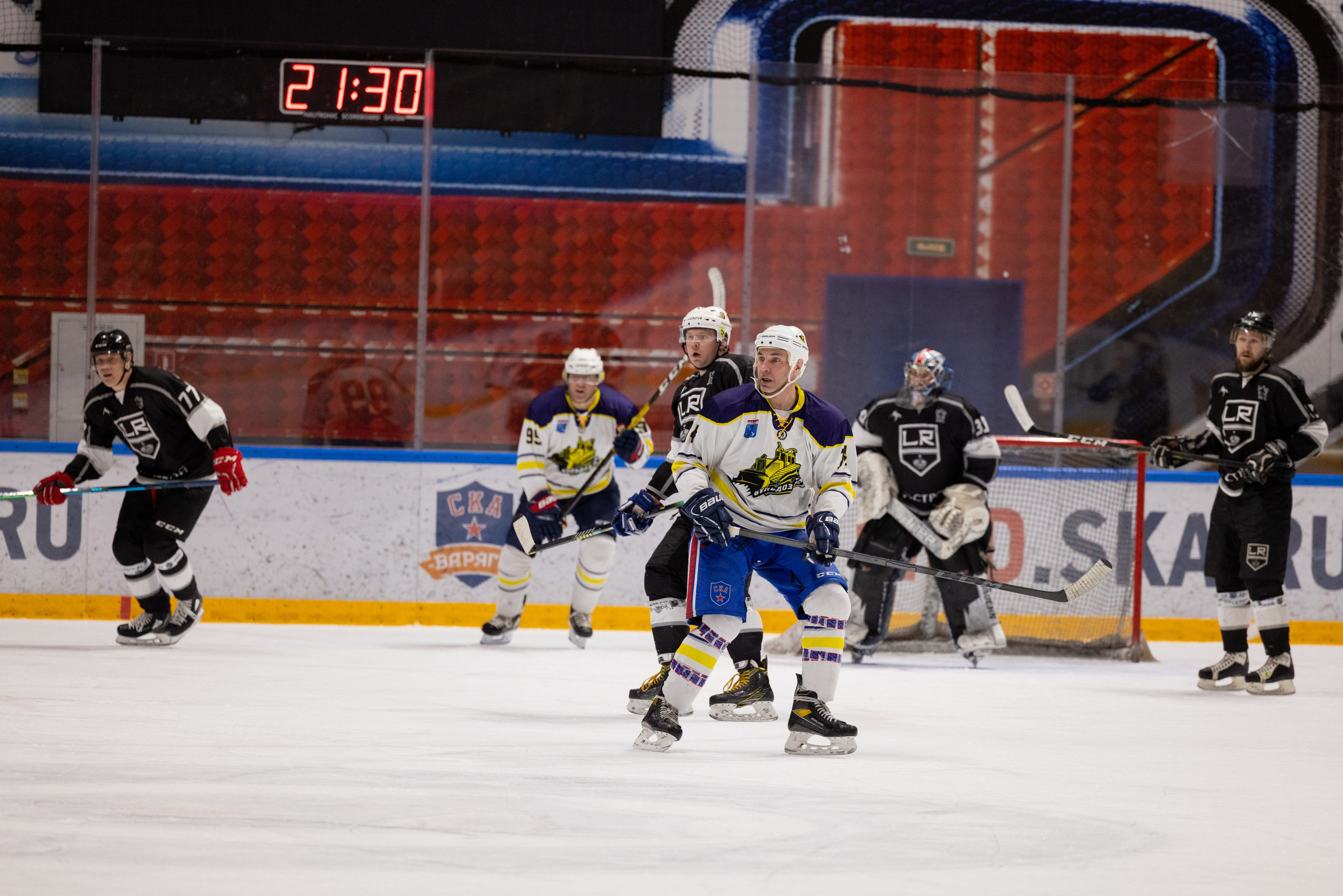 Бульдозер vs. LR-строй. Фотограф Александр Заломаев