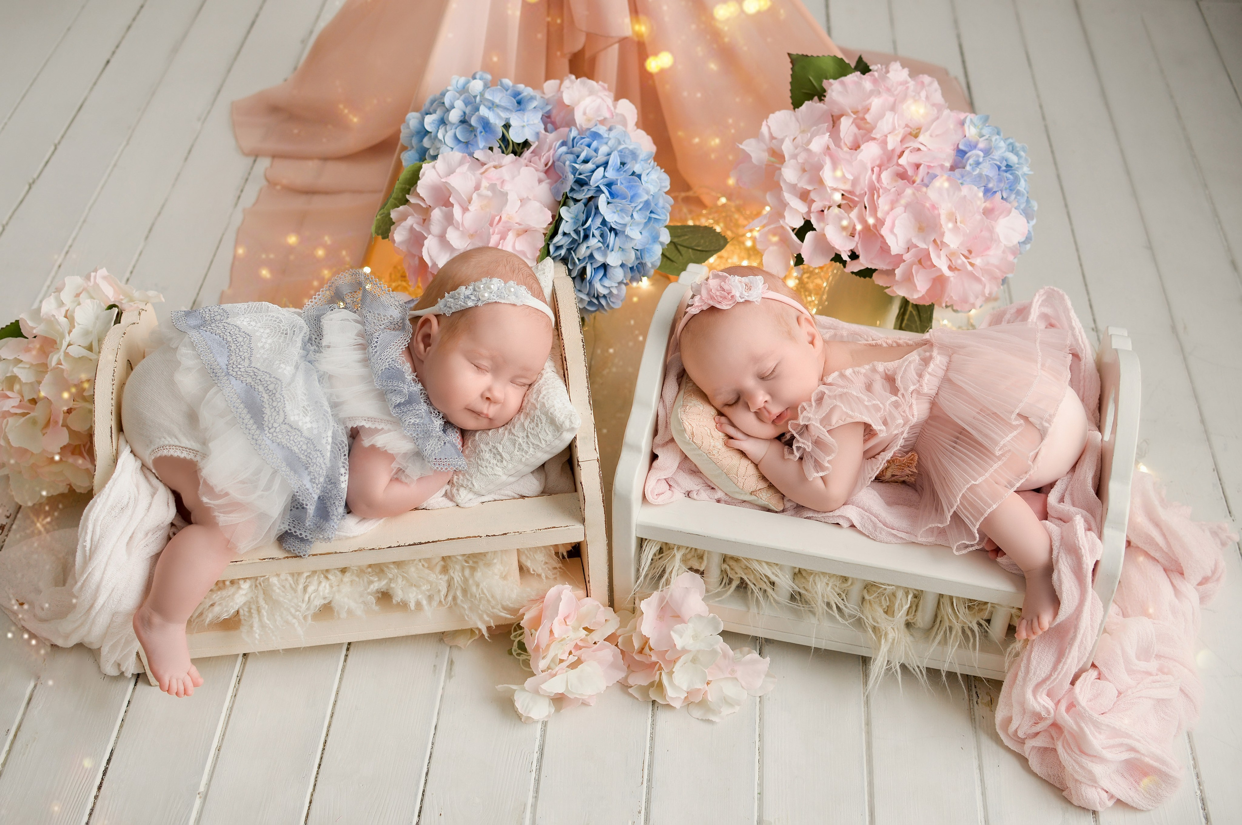 Двойняшки — близнецы. Фотограф новорожденных Краснодар Малышенко Надежда